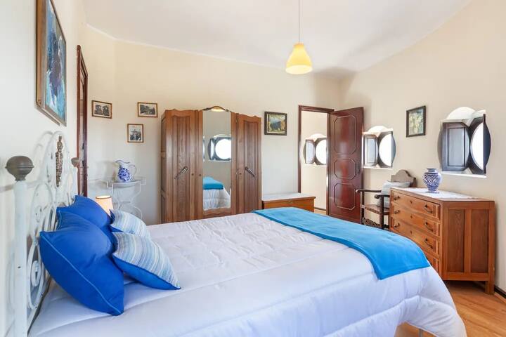 Traditional Family Villa • Sunset Views • Sleeps 8 gallery image 5