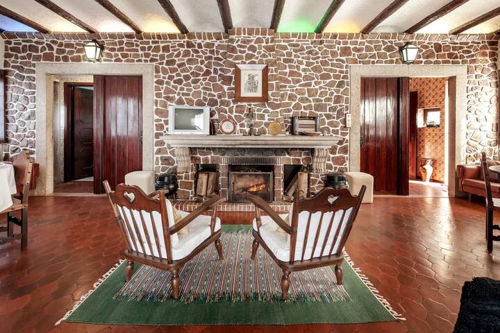 Traditional Family Villa • Sunset Views • Sleeps 8 gallery image 4