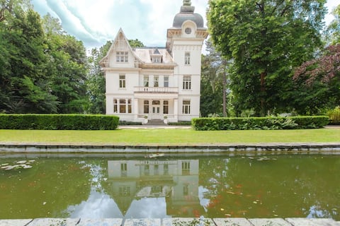 Renovated villa with jacuzzi at Genk