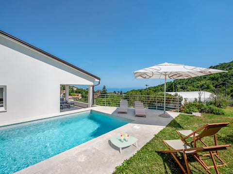 Top Airbnb: Villa Luni by Interhome in Pobri