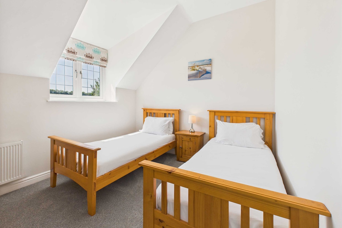 Ისტონ-მედოუს დასასვენებელი კოტეჯი, ბოინტონი - მასპინძელი და სტუმრობა