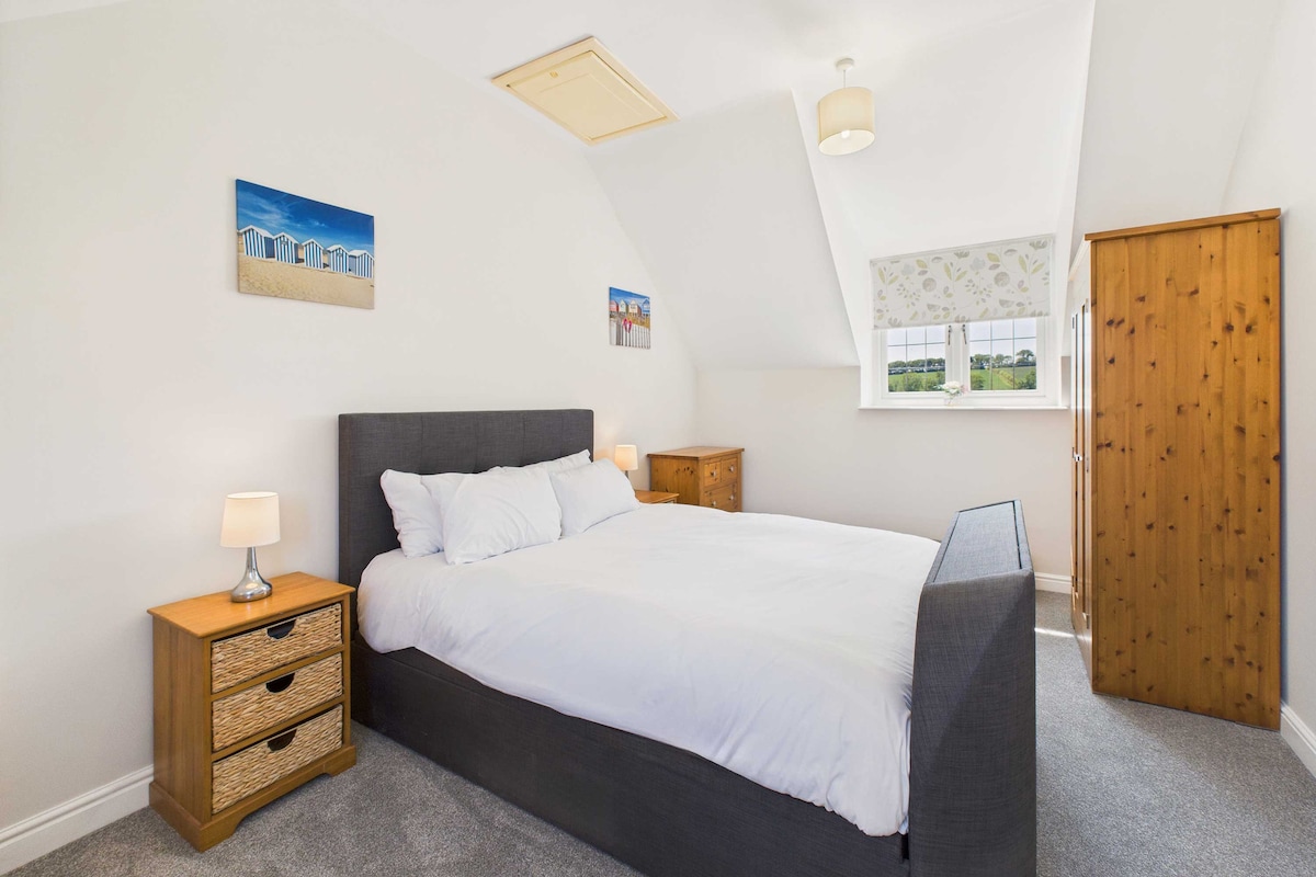 Ისტონ-მედოუს დასასვენებელი კოტეჯი, ბოინტონი - მასპინძელი და სტუმრობა