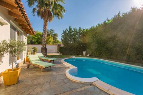 Mini Paradise Salamina - Private Pool Retreat!
