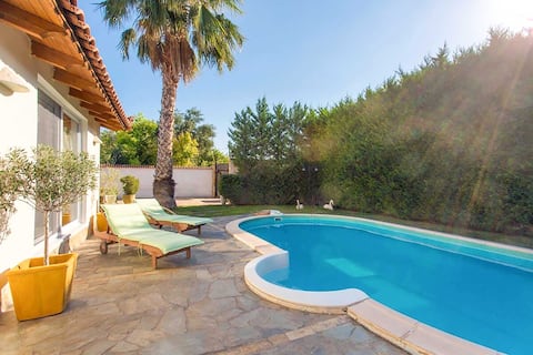 Mini Paradise Salamina - Private Pool Retreat!