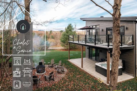 Top Airbnb: Chalet à Samia - Spa Retreat with Jay Peak Views in Potton