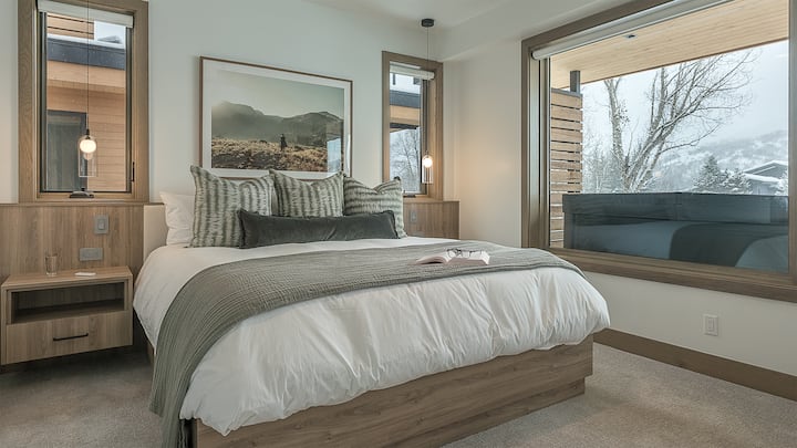 2号卧室，中层-小型加大双人床套房