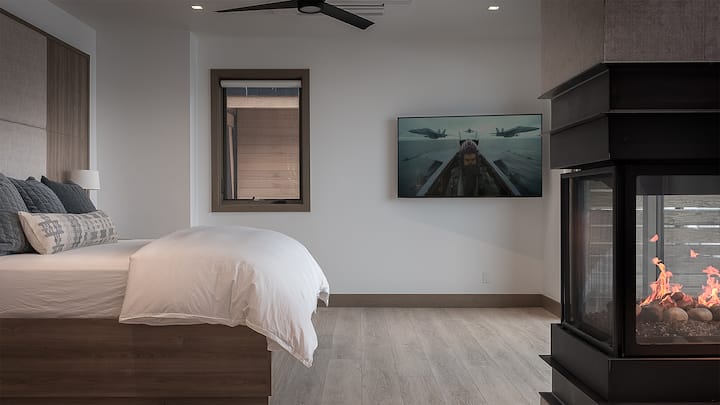 卧室1，上层-主卧室，配有现代化壁炉