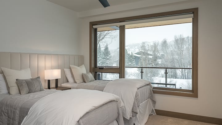 3号卧室，中层-两张单人床