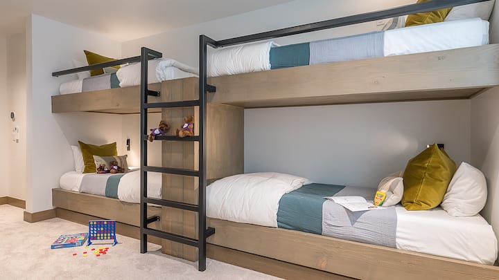 卧室4，中层-两张双层床