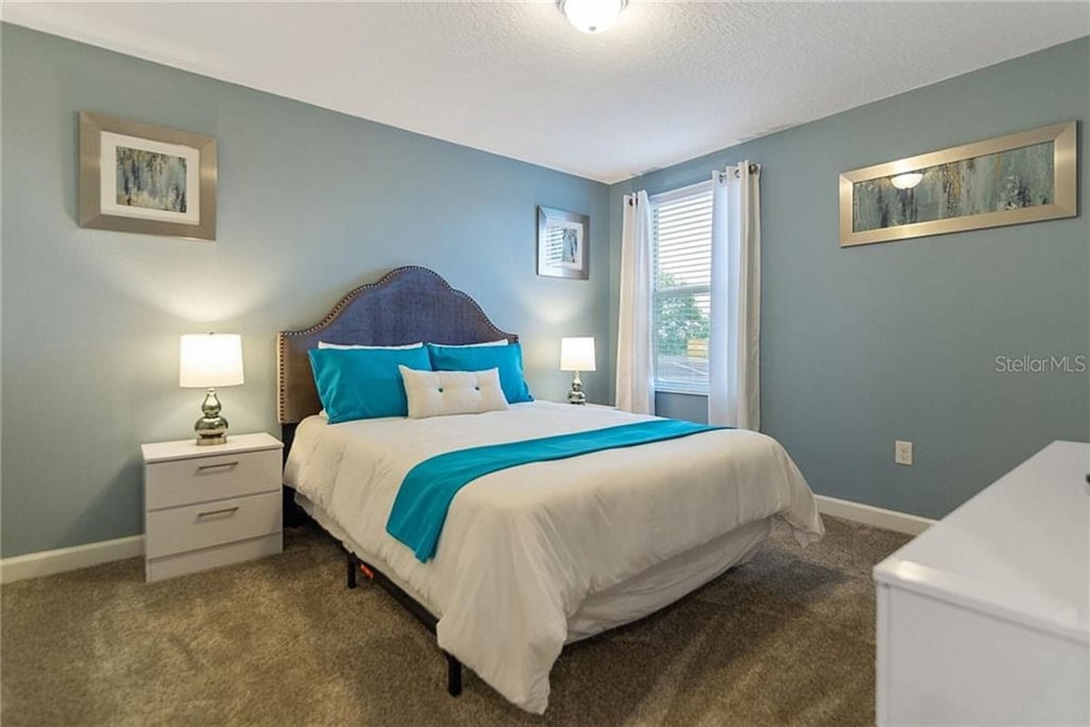 Slaapkamer met queensize bed