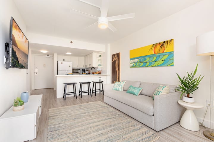 Renovated City Suite At Ilikai Steps To The Beach - Honolulu, HI
