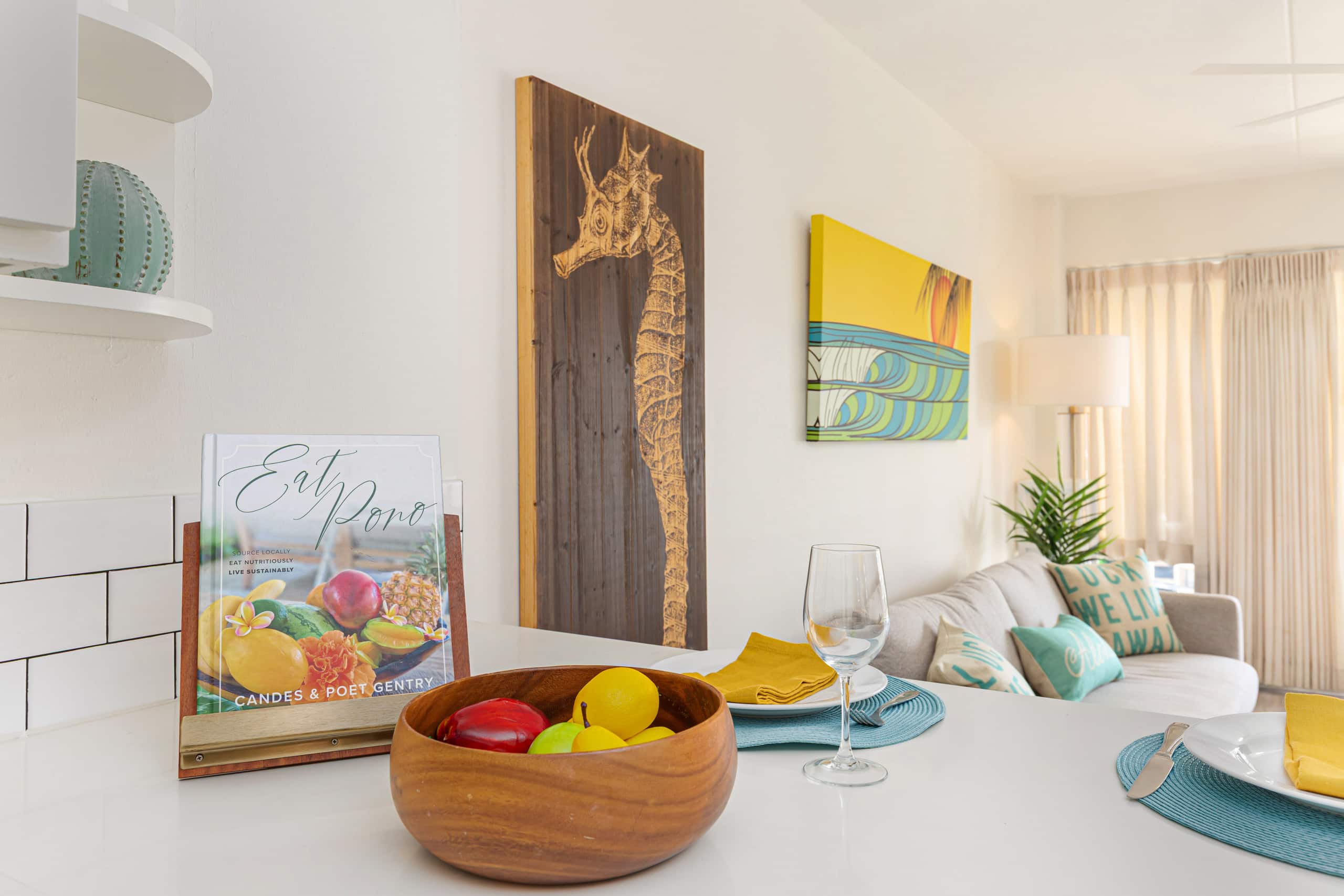 Renovated City Suite at Ilikai Steps to the Beach - Image 16