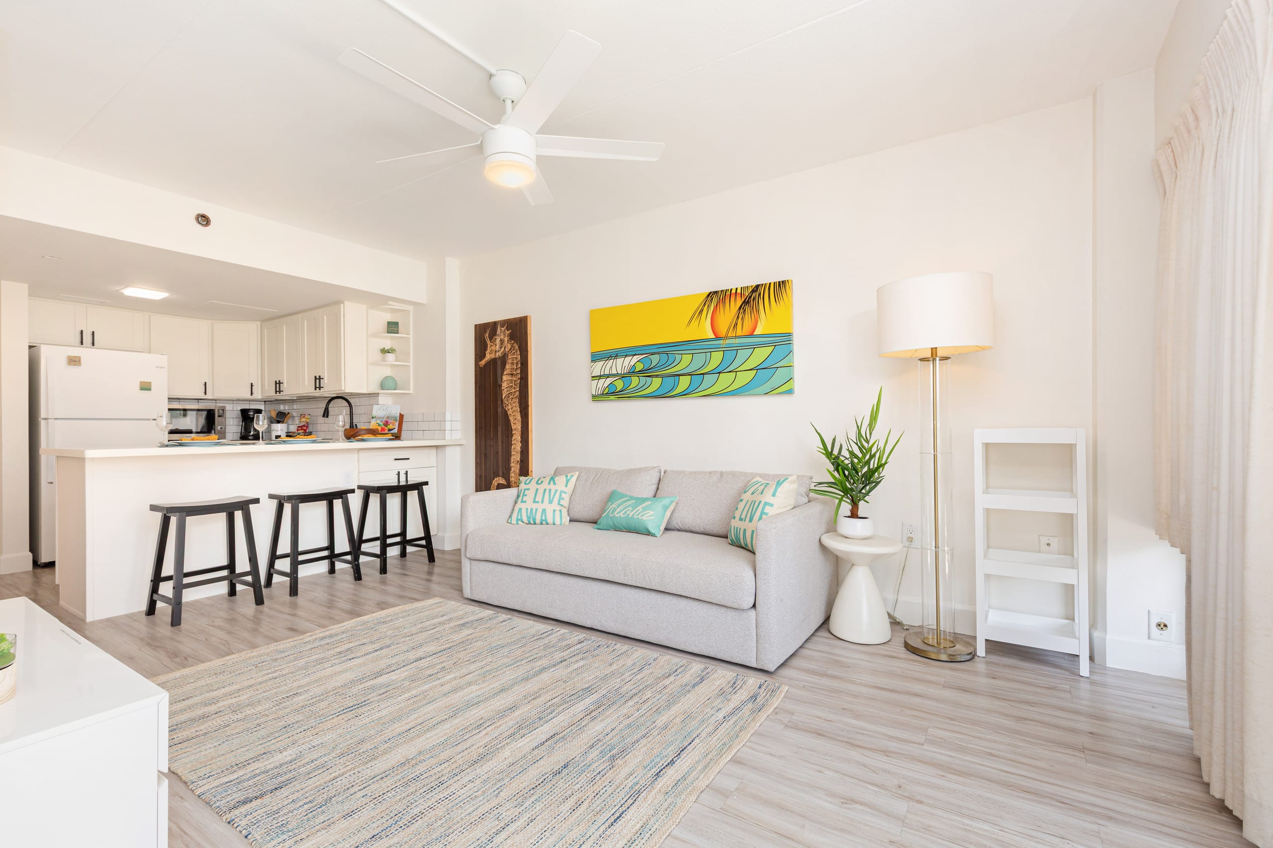 Renovated City Suite at Ilikai Steps to the Beach - Image 6