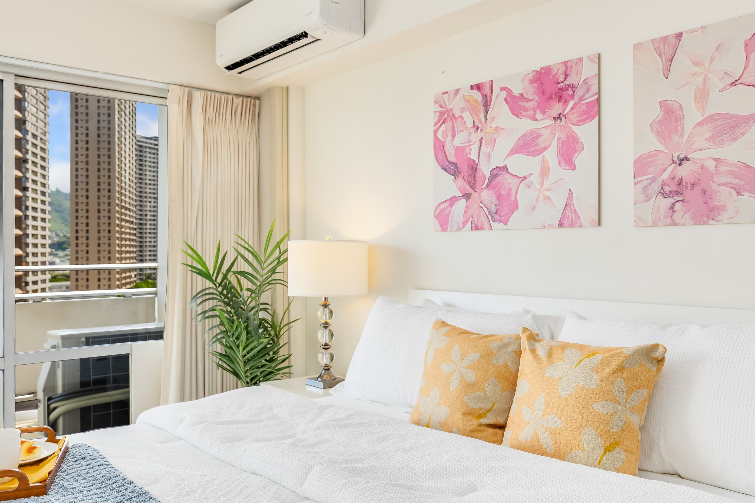 Renovated City Suite at Ilikai Steps to the Beach - Image 22