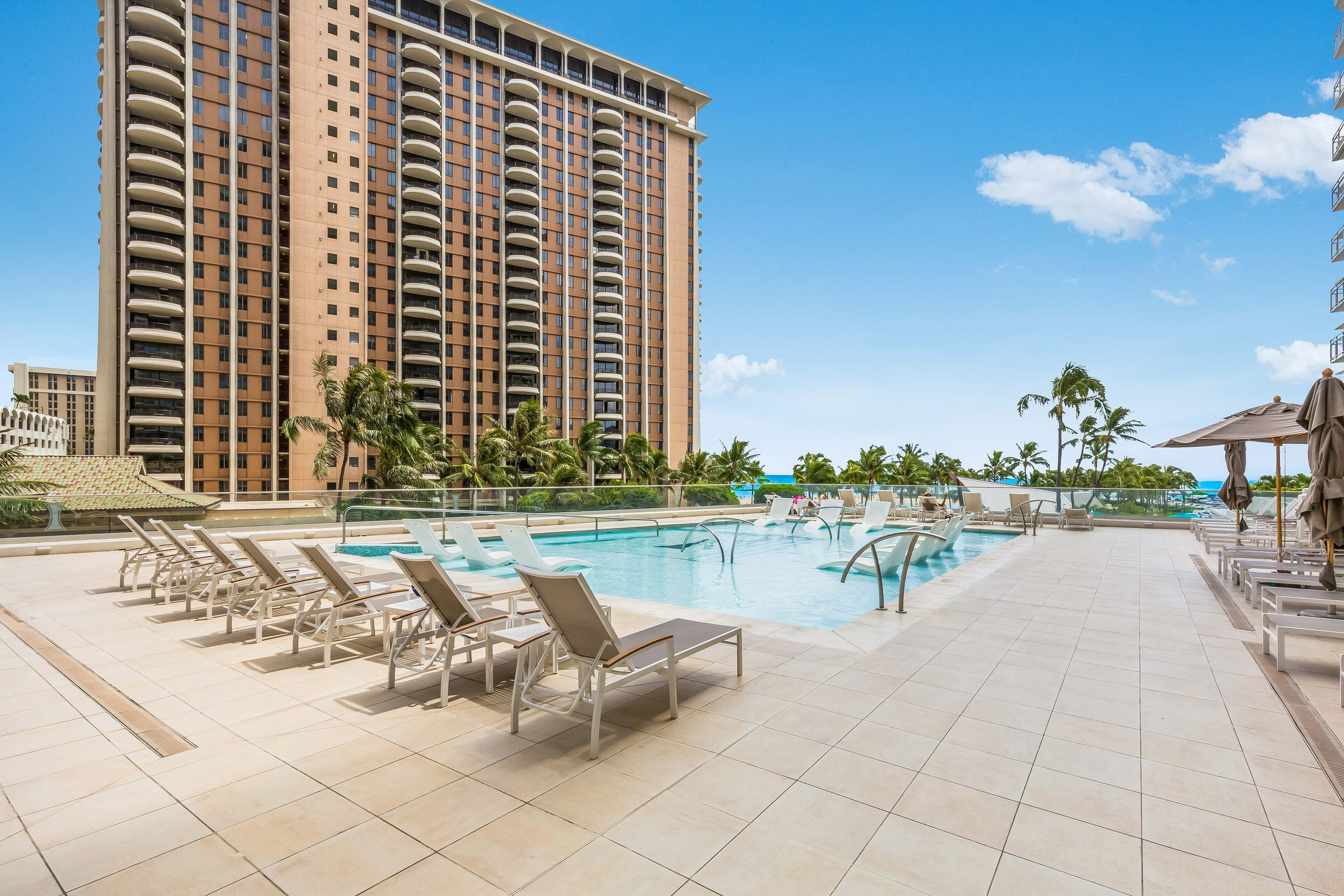 Renovated City Suite at Ilikai Steps to the Beach - Image 49