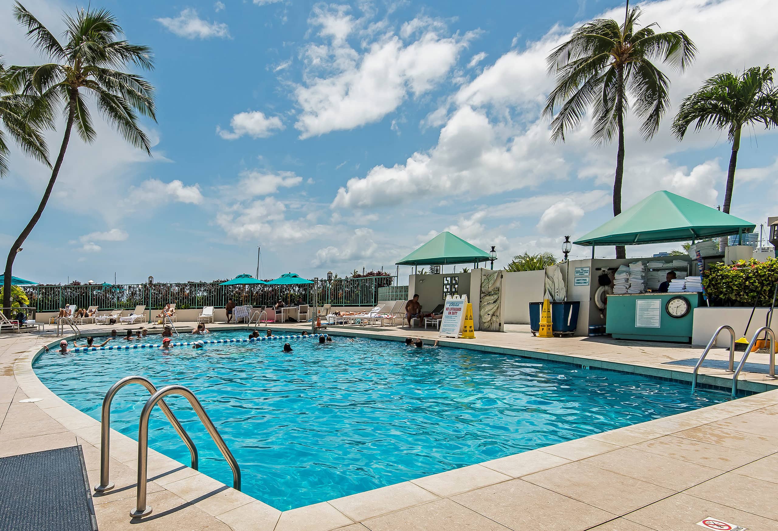 Tropical City Escape at Ilikai Hotel by the Beach - Image 27