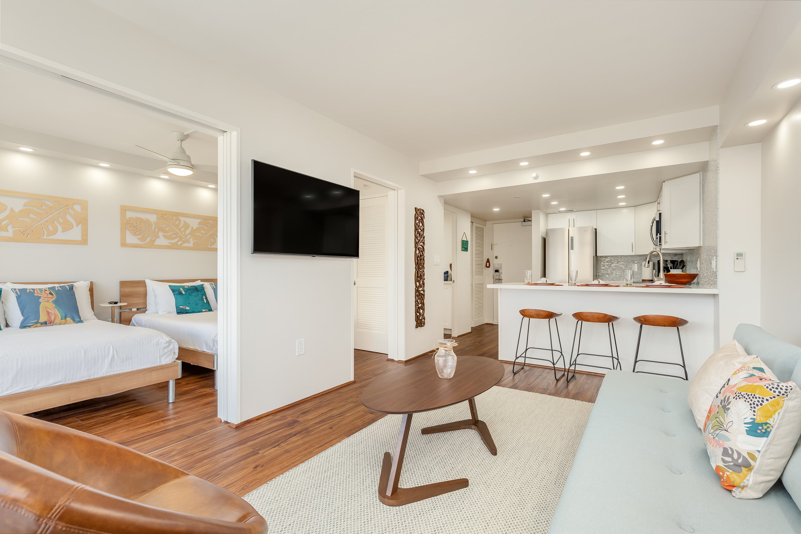 Tropical City Escape at Ilikai Hotel by the Beach - Image 6