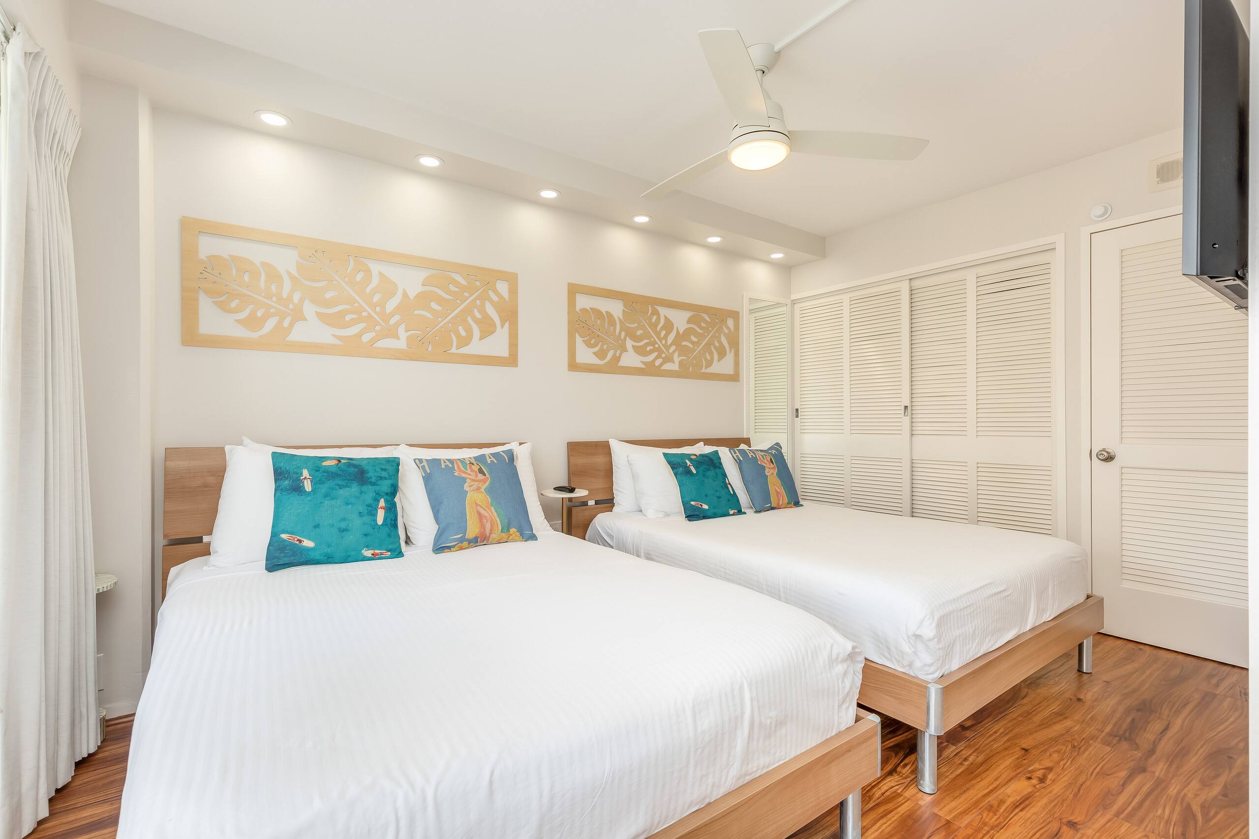 Tropical City Escape at Ilikai Hotel by the Beach - Image 12