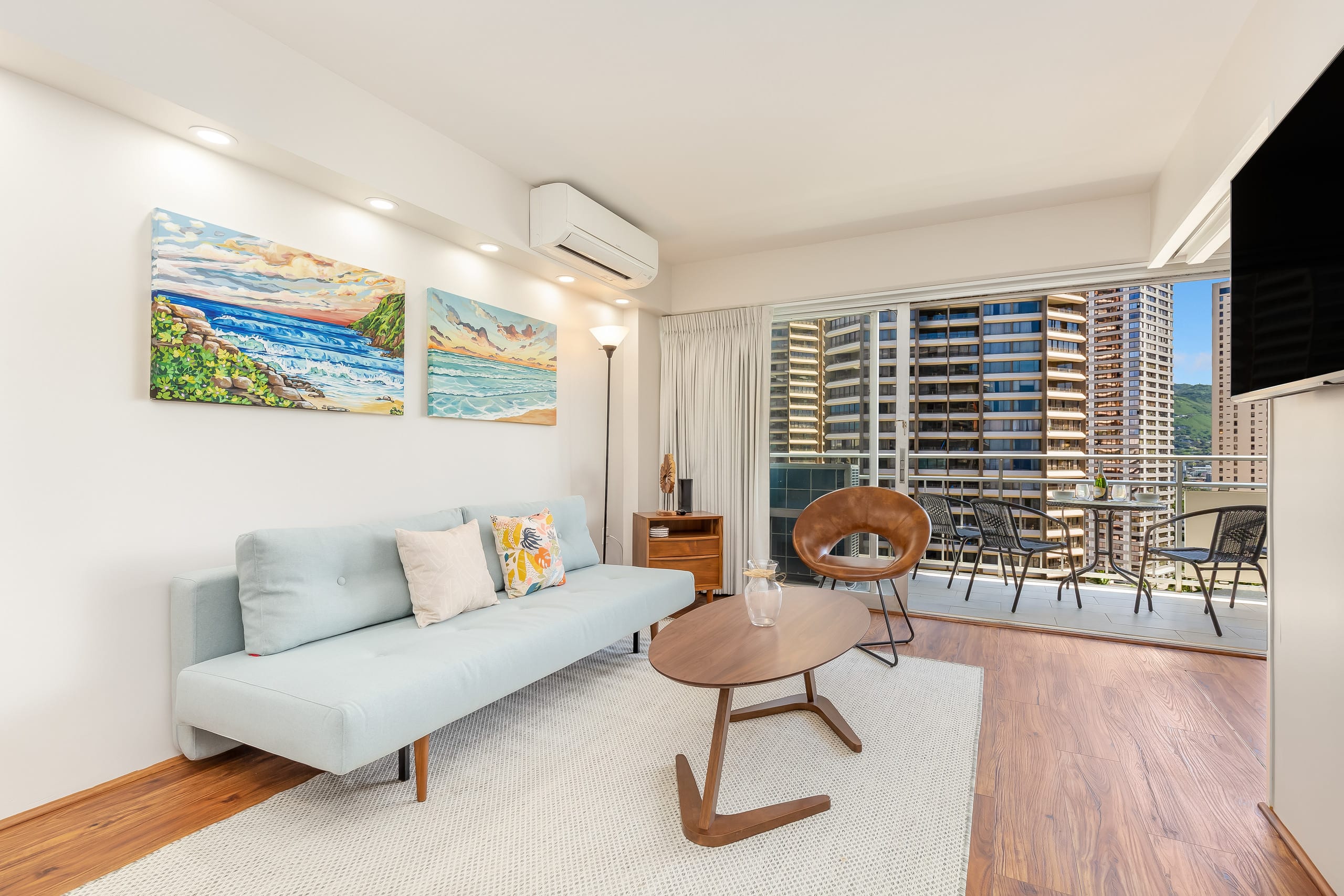 Tropical City Escape at Ilikai Hotel by the Beach - Image 4