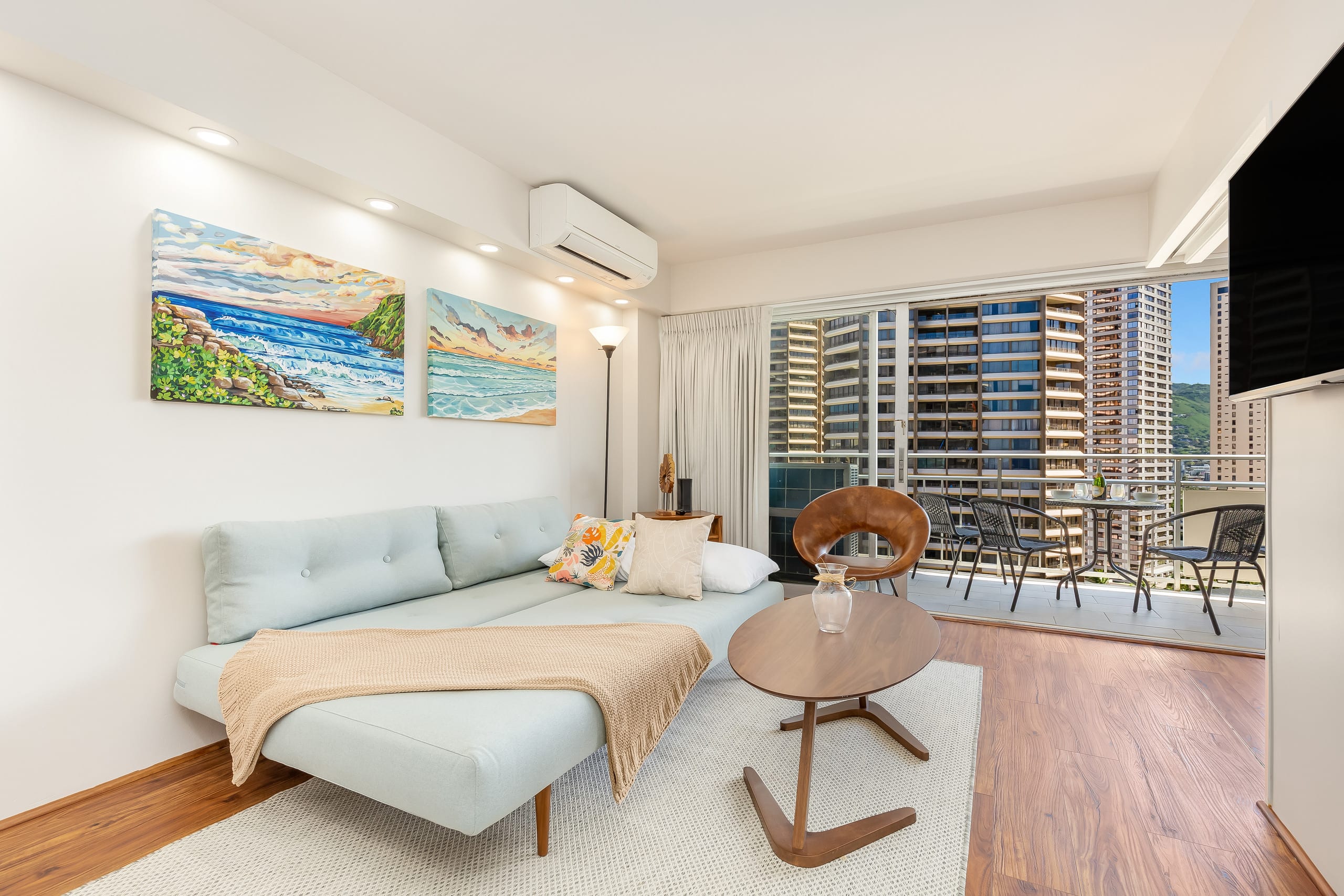 Tropical City Escape at Ilikai Hotel by the Beach - Image 5