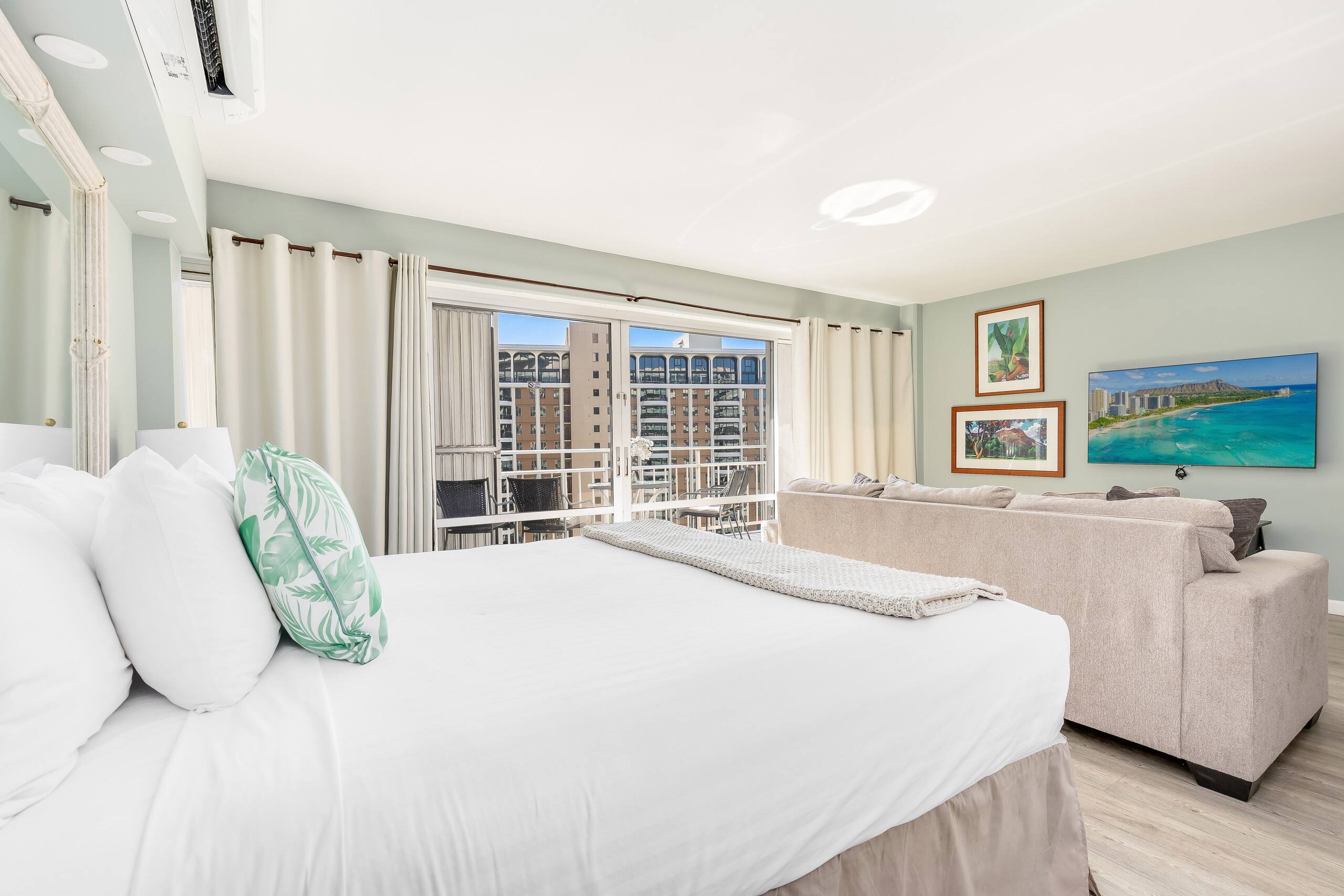 Ocean & Fireworks Condo Steps Away from the Beach - Image 15