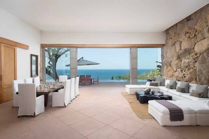 Secluded Oceanfront Sanctuary / Panoramic Views