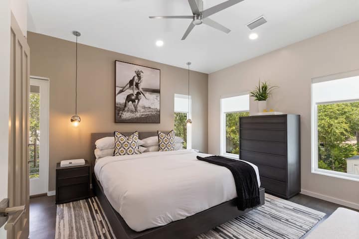 Bdrm #2 CA King (Tầng 2)