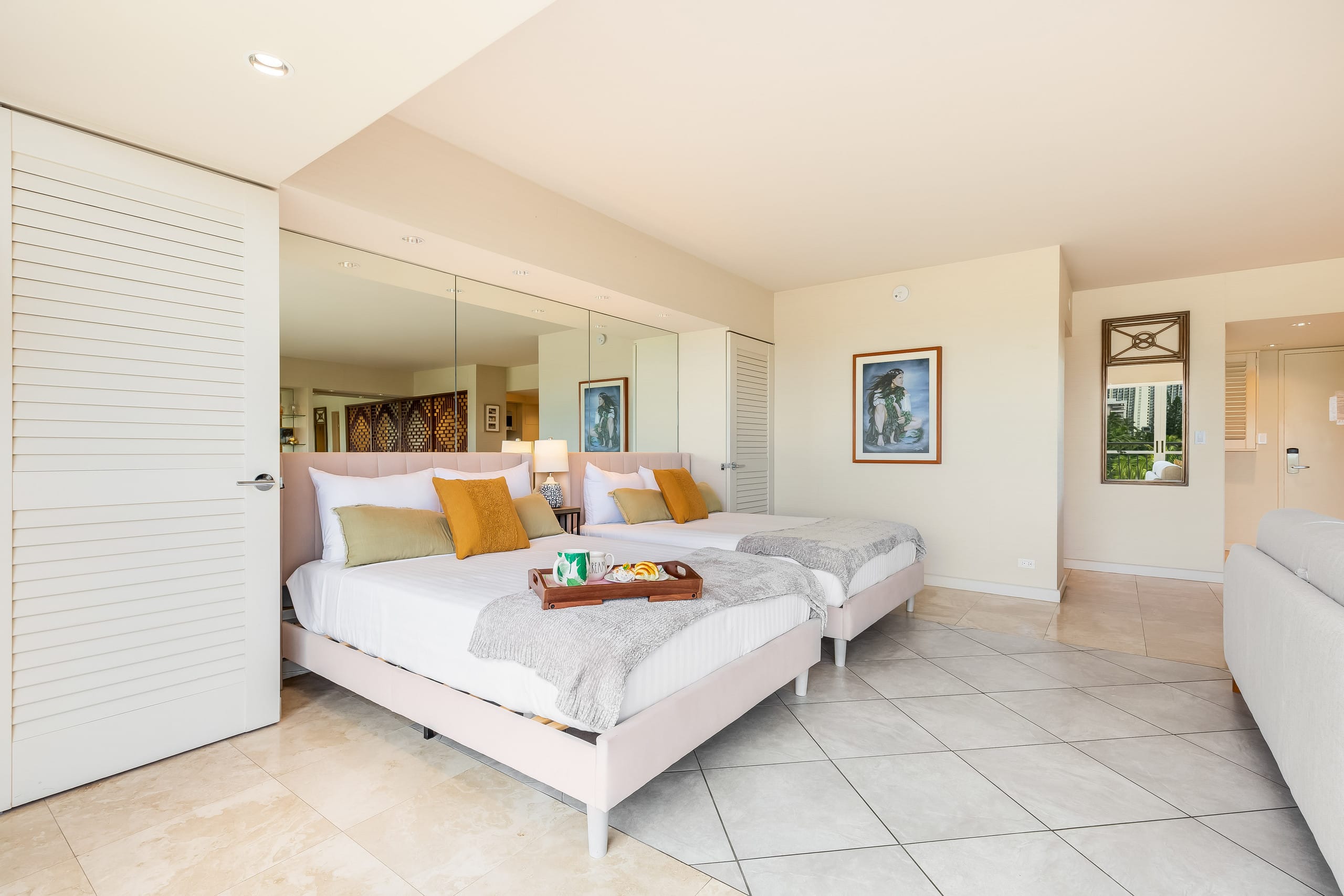 Beachfront Property w/Sand Access at Waikiki Shore - Image 29