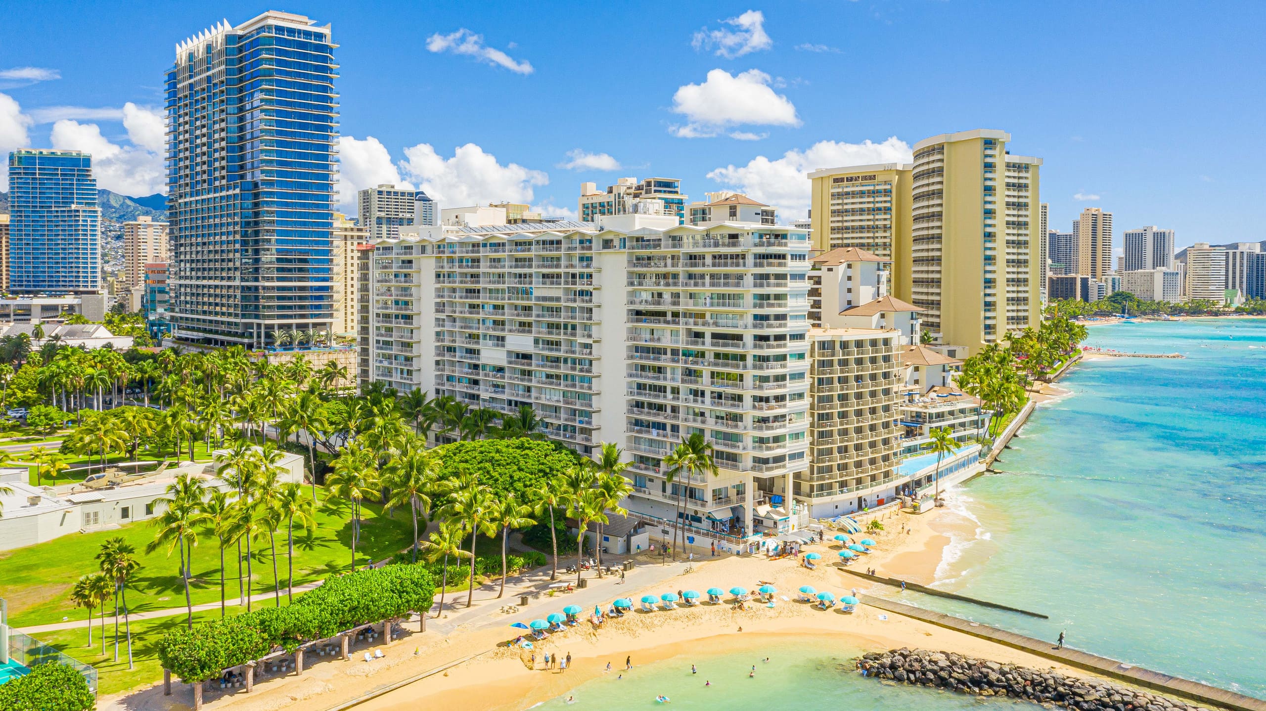 Beachfront Property w/Sand Access at Waikiki Shore - Image 38