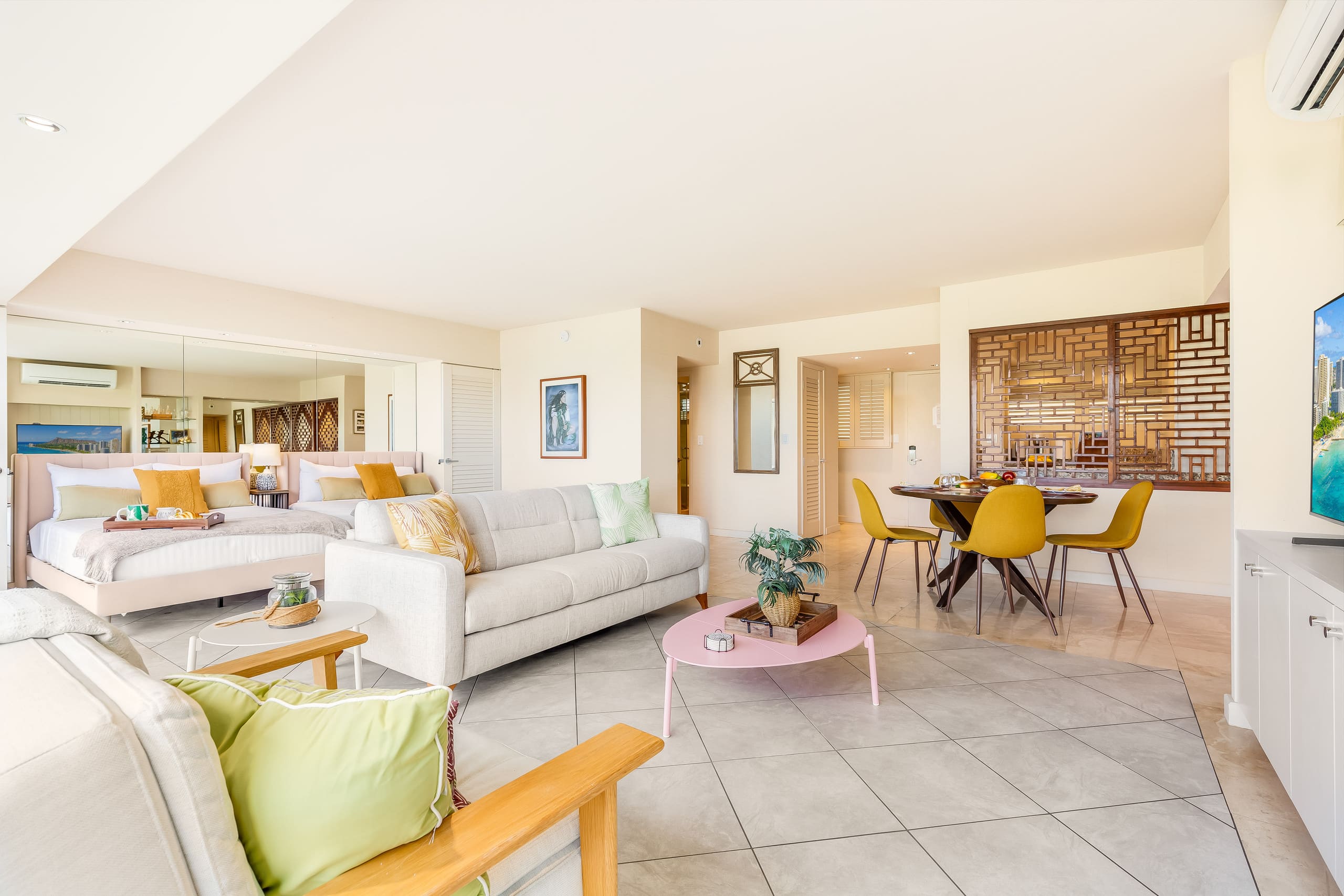 Beachfront Property w/Sand Access at Waikiki Shore - Image 7