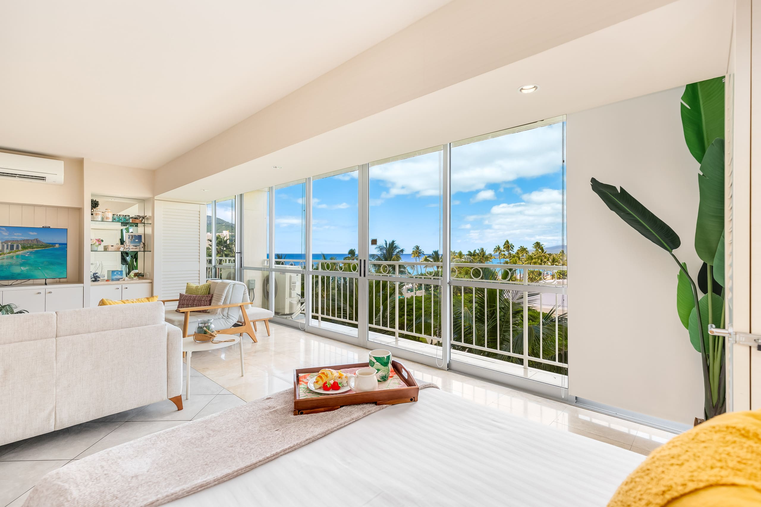 Beachfront Property w/Sand Access at Waikiki Shore - Image 5