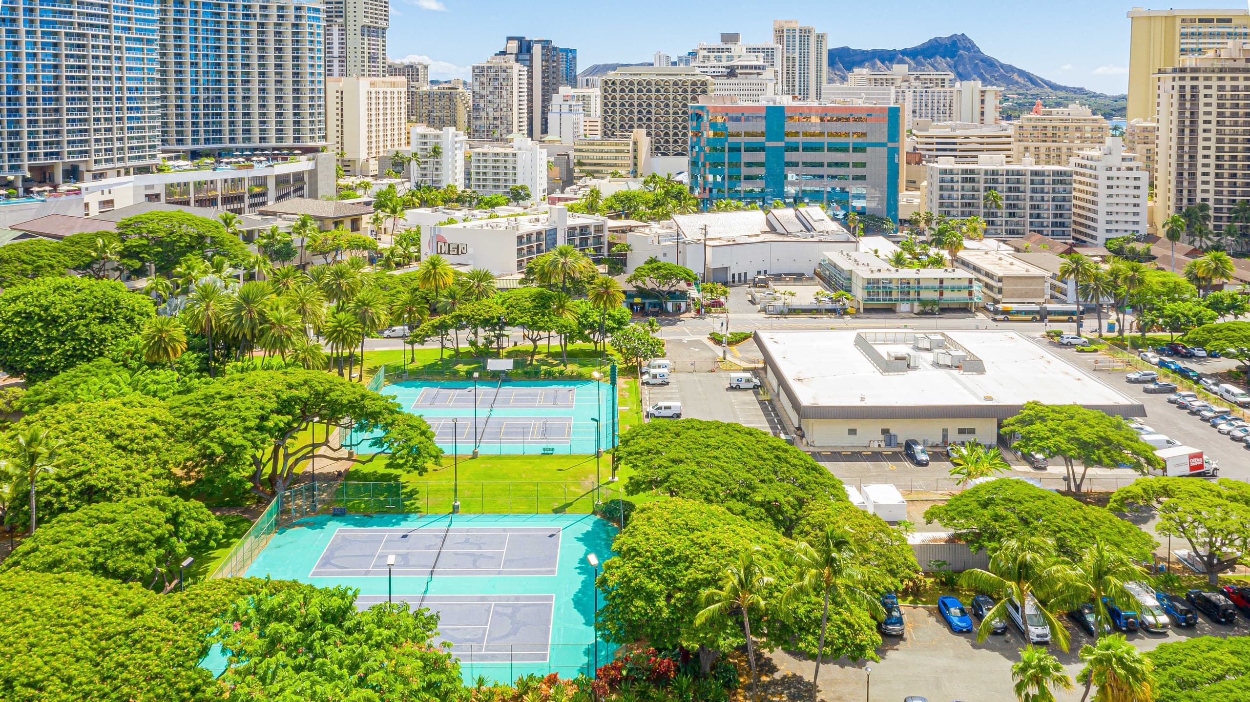 Beachfront Property w/Sand Access at Waikiki Shore - Image 40