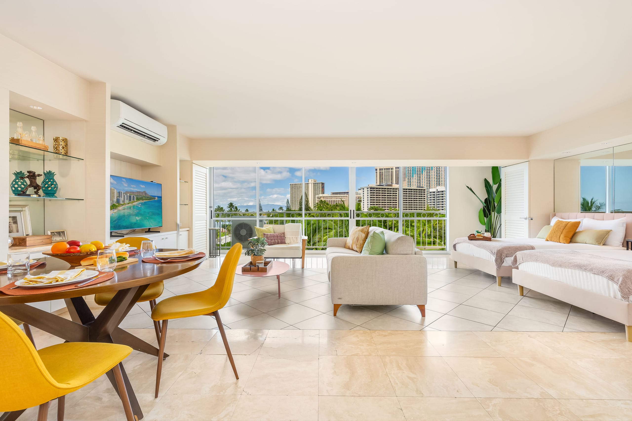 Beachfront Property w/Sand Access at Waikiki Shore - Image 33