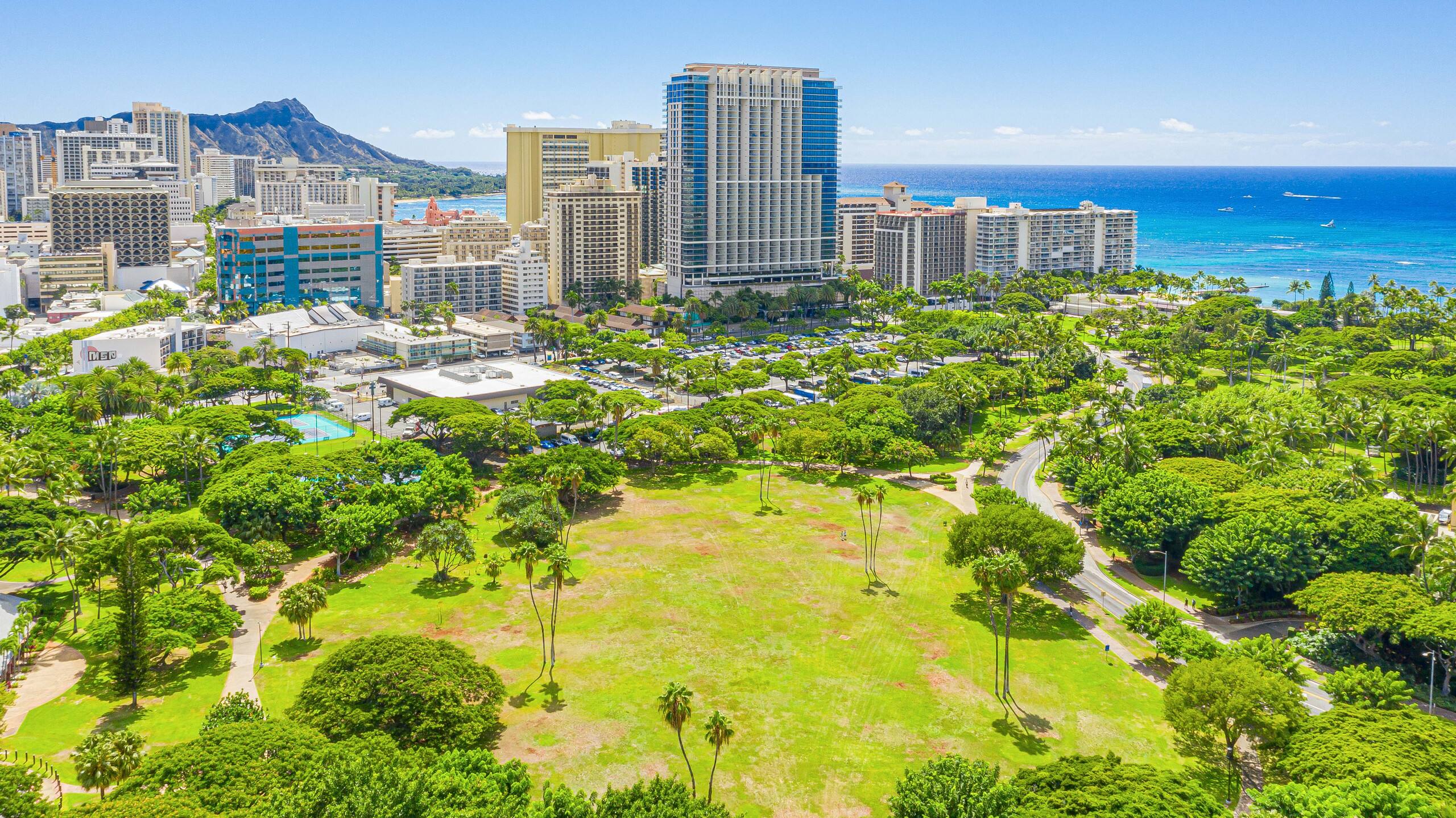 Beachfront Property w/Sand Access at Waikiki Shore - Image 39