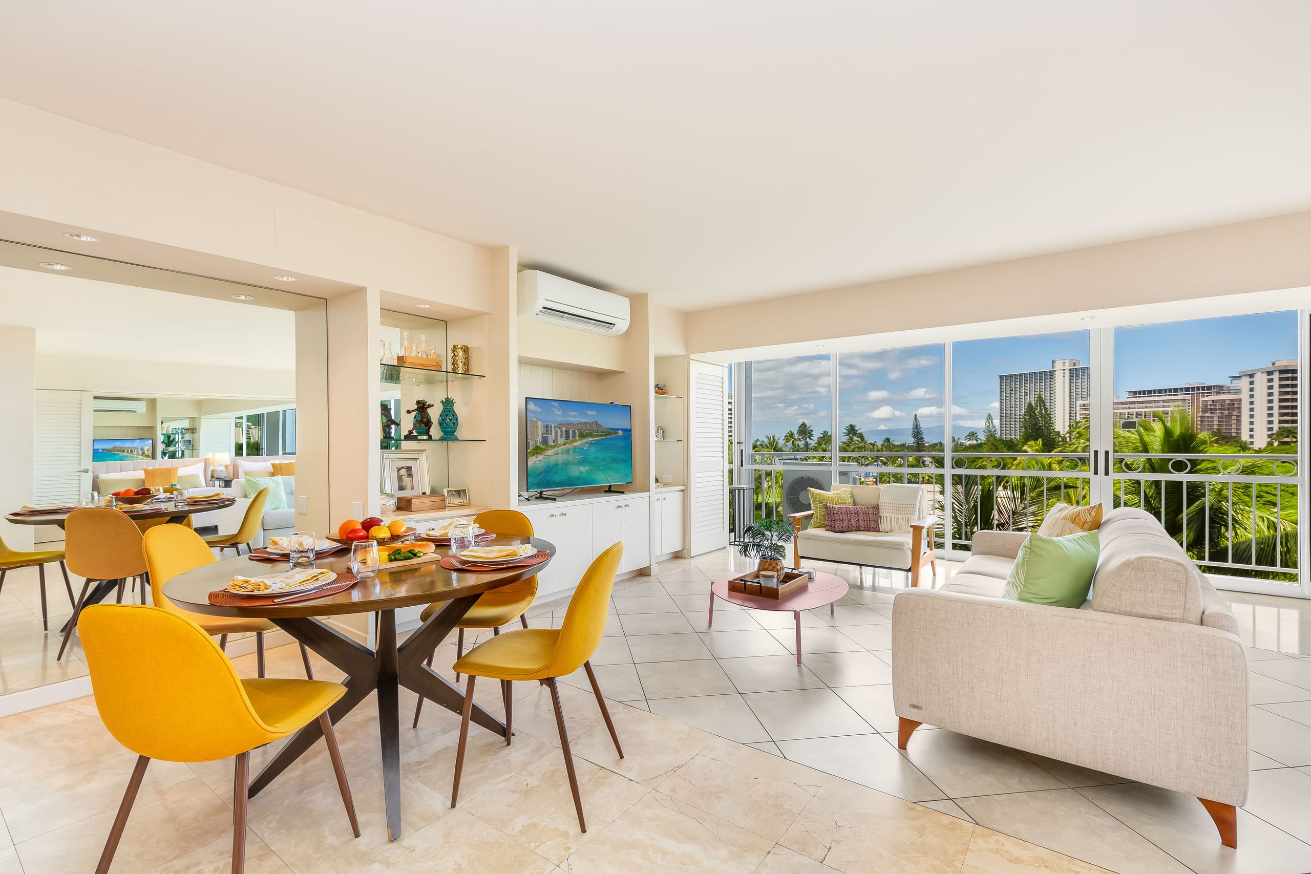 Beachfront Property w/Sand Access at Waikiki Shore - Image 20