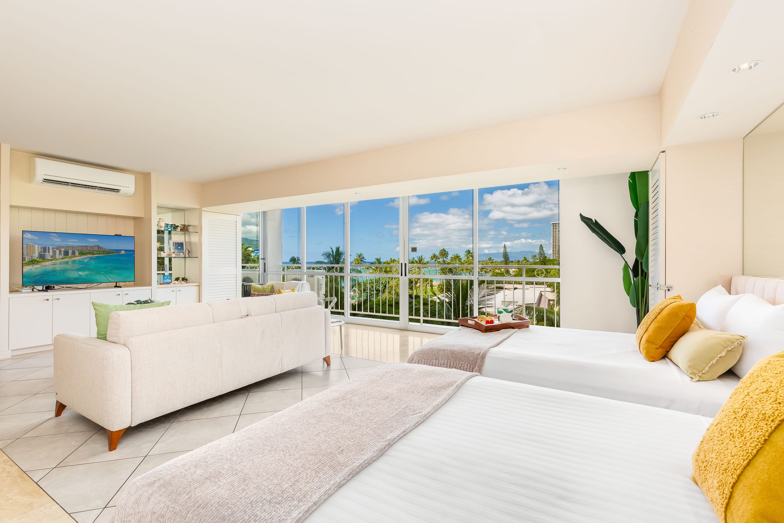 Beachfront Property w/Sand Access at Waikiki Shore - Image 31
