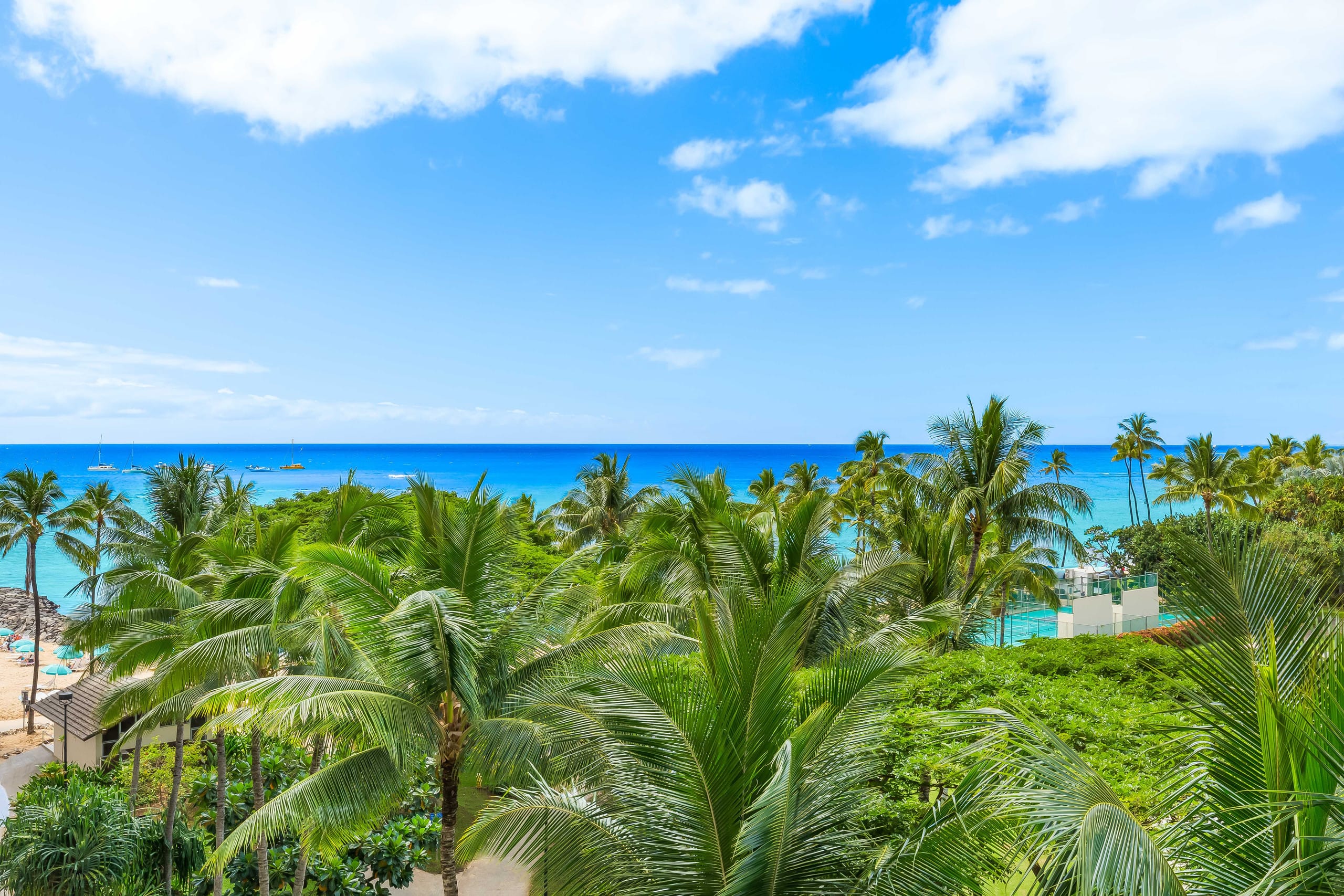 Beachfront Property w/Sand Access at Waikiki Shore - Image 3