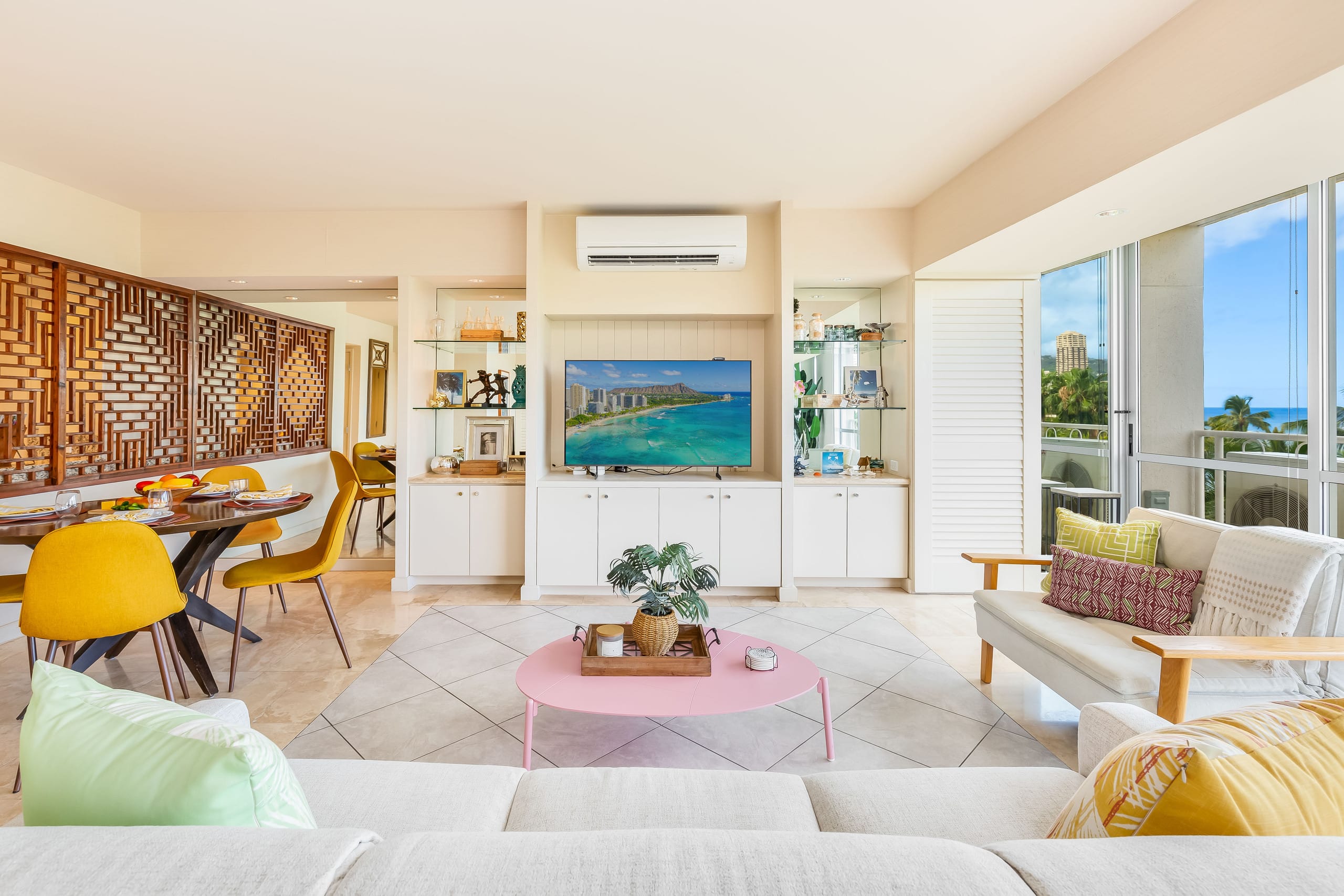 Beachfront Property w/Sand Access at Waikiki Shore - Image 1