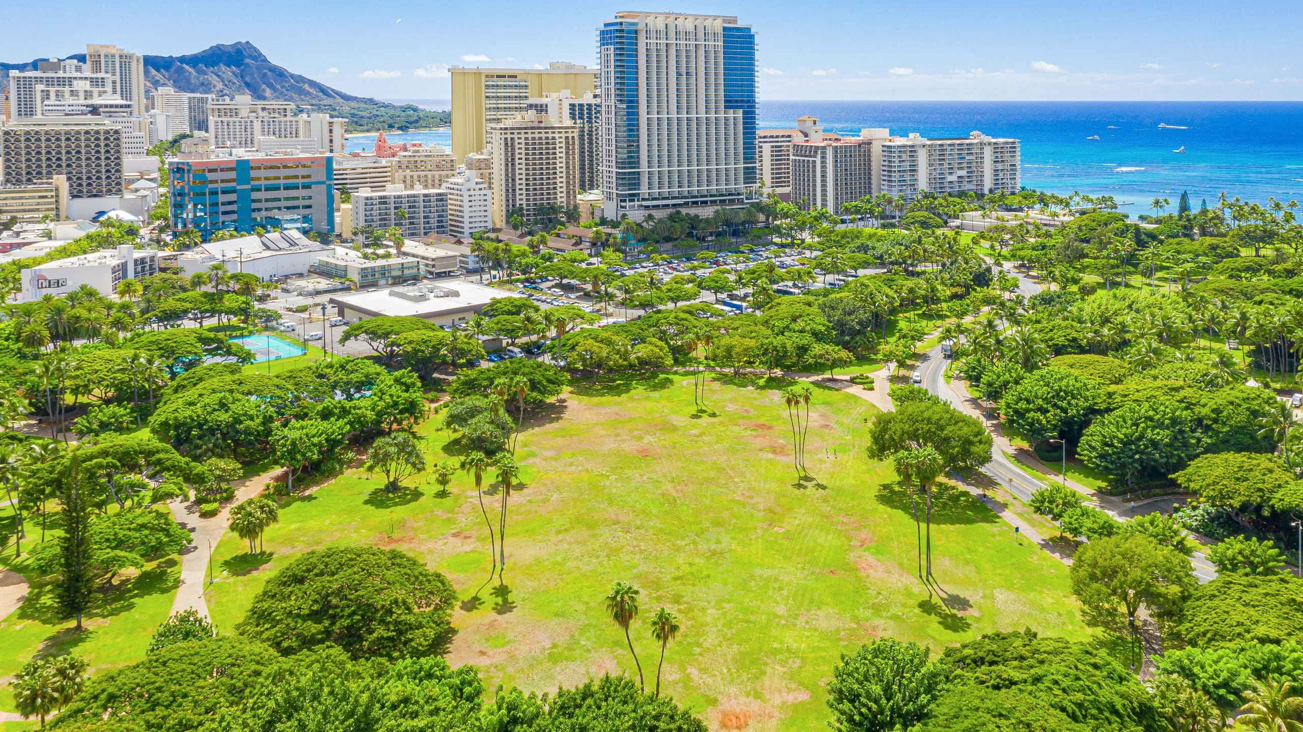 Beachfront Property w/Sand Access at Waikiki Shore - Image 41