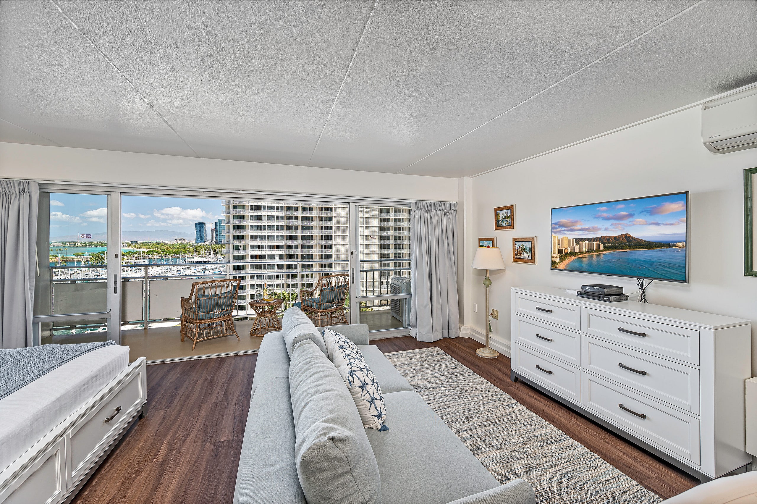 Ocean Marina View at the Ilikai Hotel by the Beach - Image 3