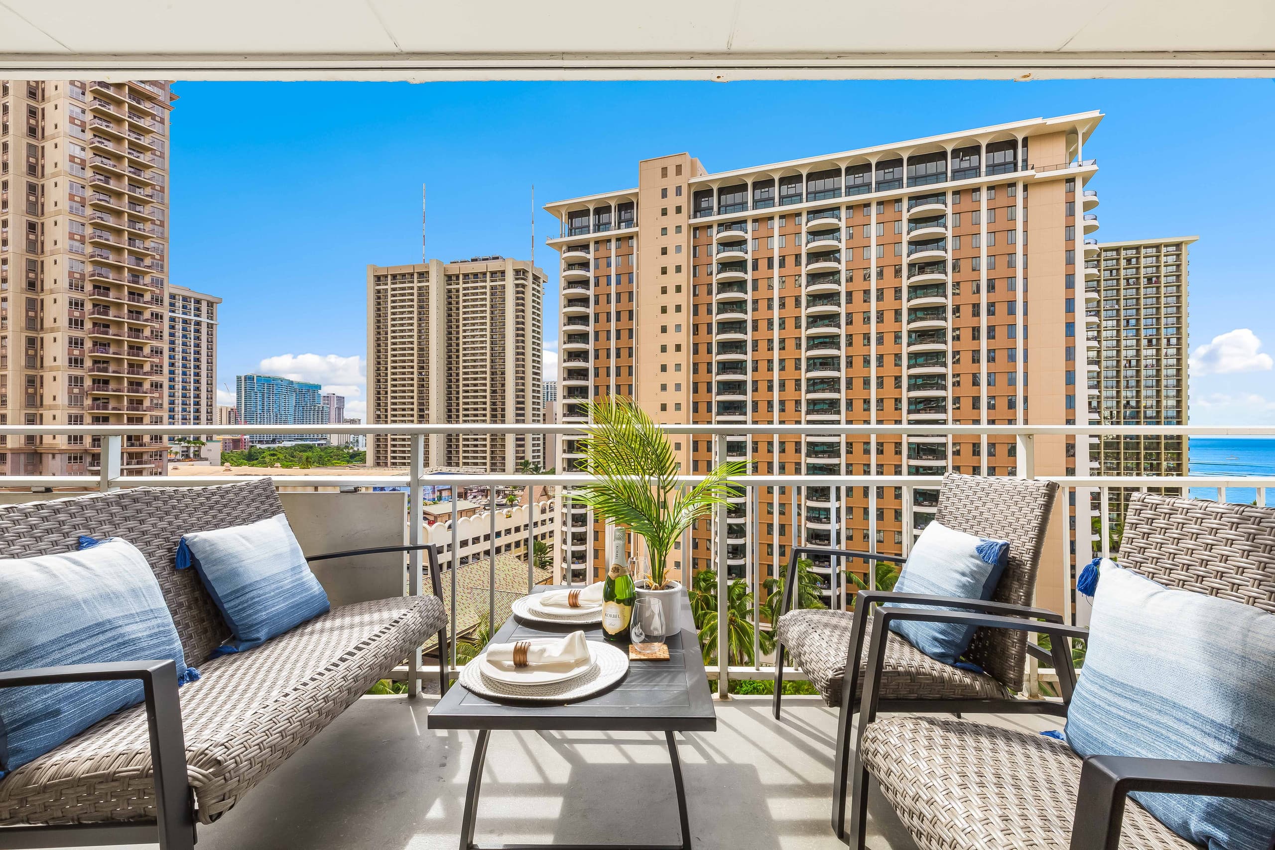 Ocean & Fireworks Views Condo at the Ilikai Hotel - Image 18