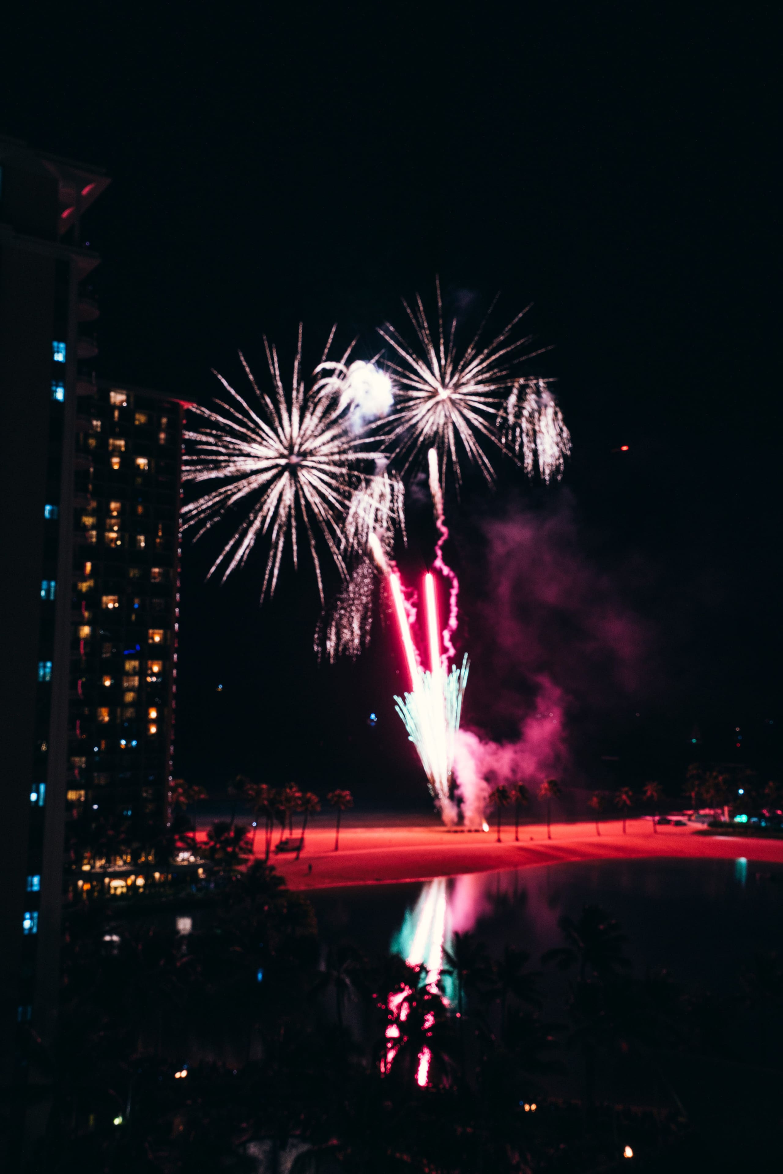 Ocean & Fireworks Views Condo at the Ilikai Hotel - Image 29