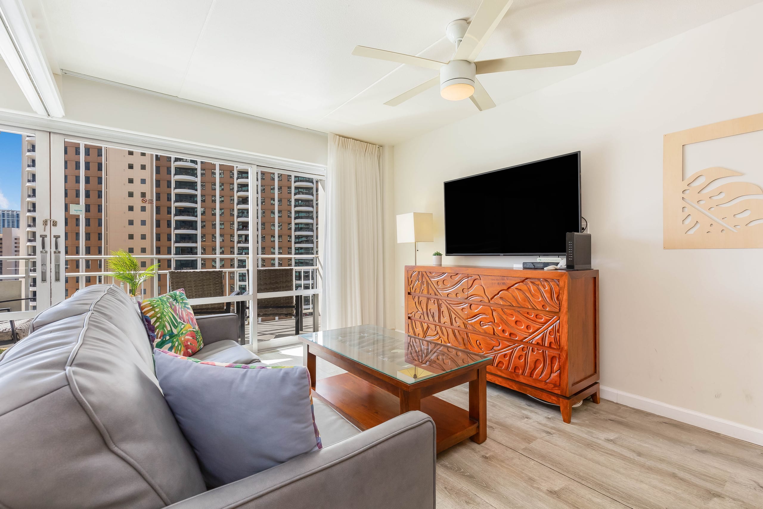 Ocean & Fireworks Views Condo at the Ilikai Hotel - Image 7