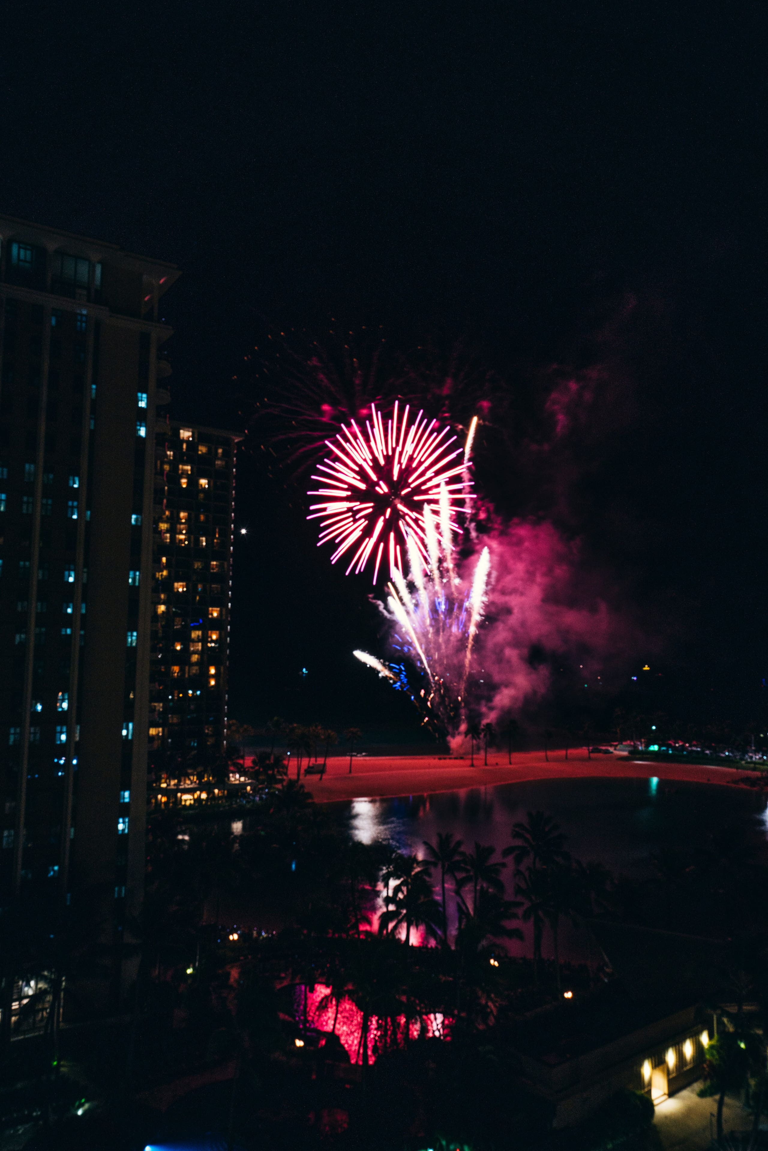 Ocean & Fireworks Views Condo at the Ilikai Hotel - Image 23