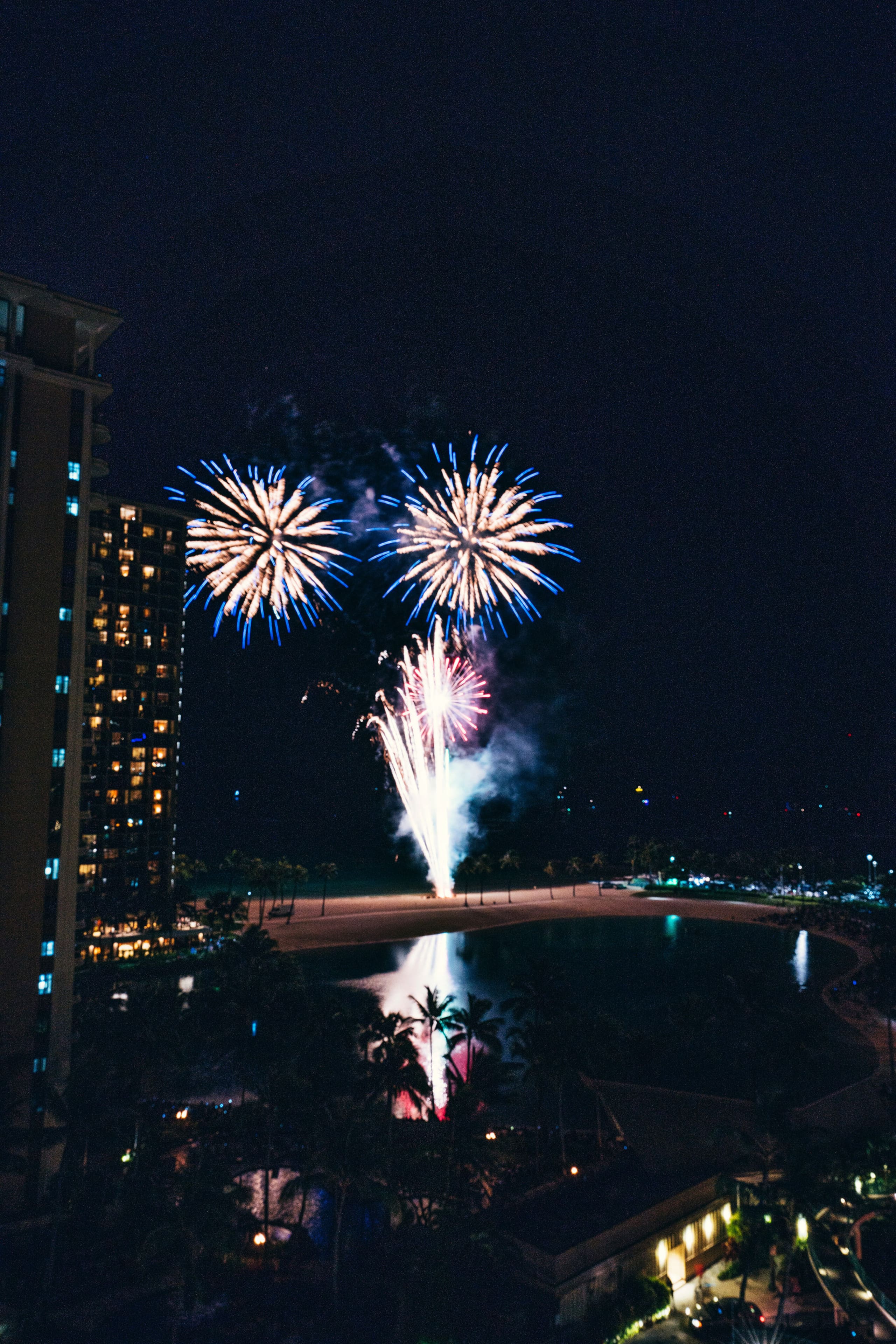 Ocean & Fireworks Views Condo at the Ilikai Hotel - Image 27