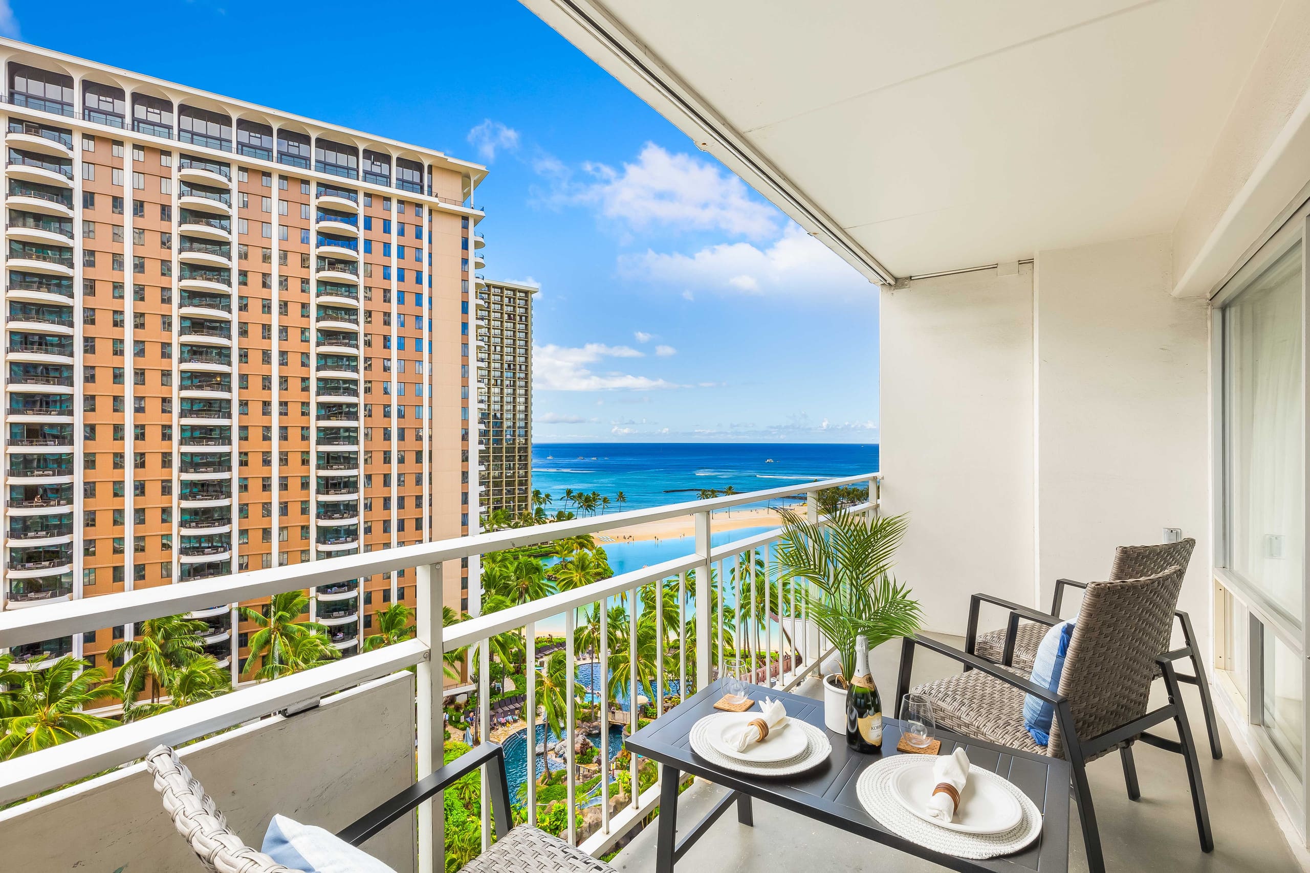 Ocean & Fireworks Views Condo at the Ilikai Hotel - Image 3