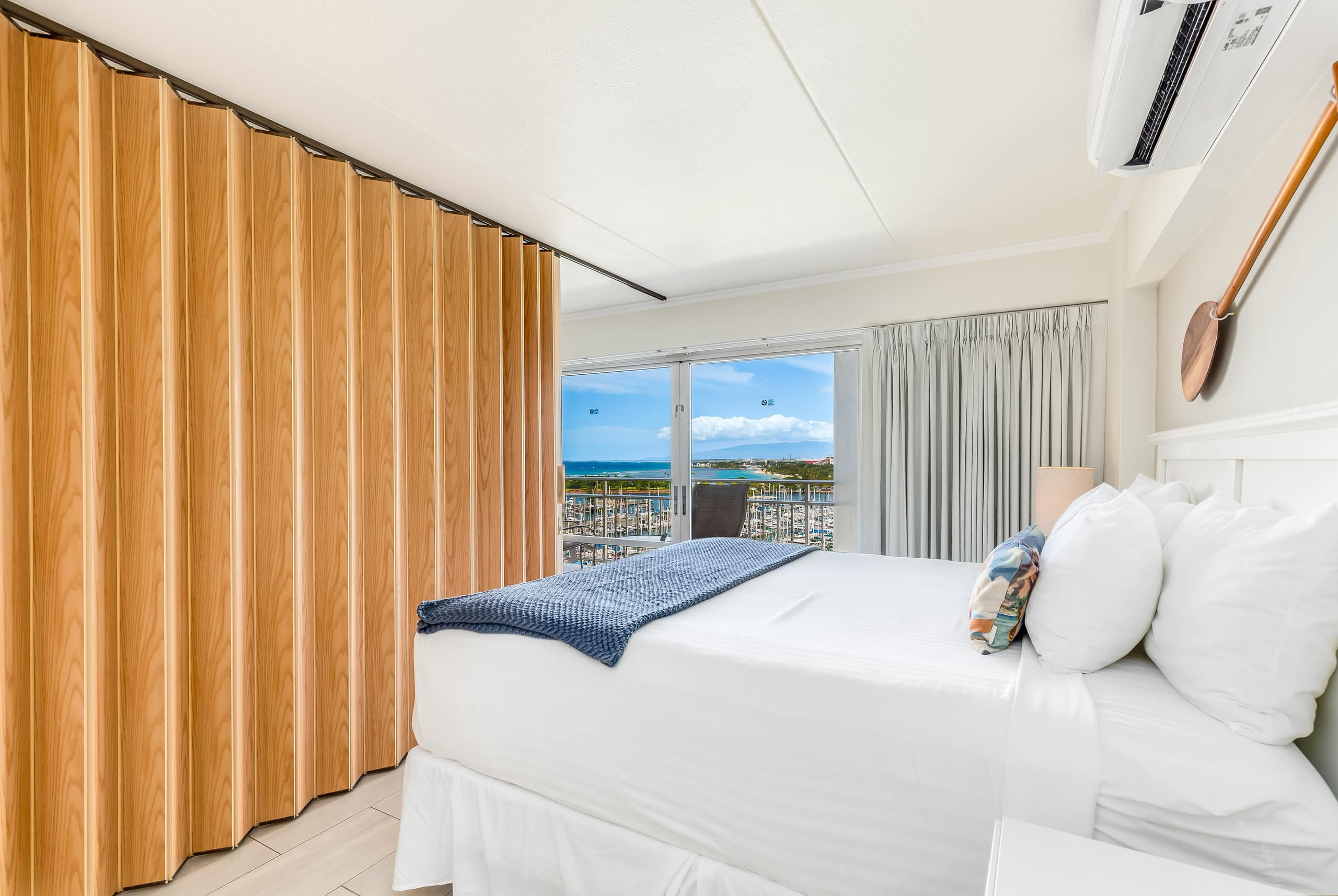 Ocean-Sunset Views at Ilikai Hotel Couples Getaway - Image 17