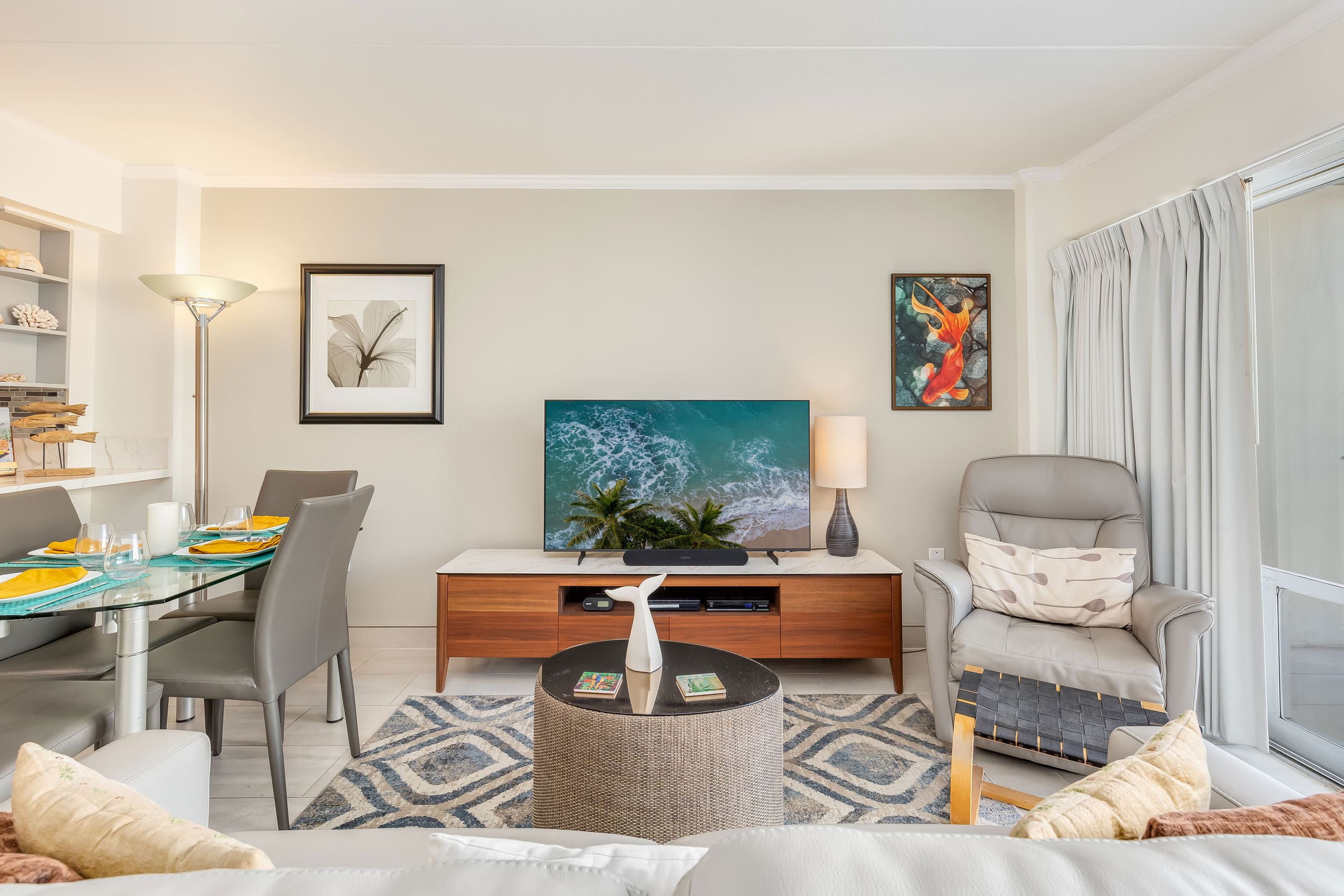 Ocean-Sunset Views at Ilikai Hotel Couples Getaway - Image 7