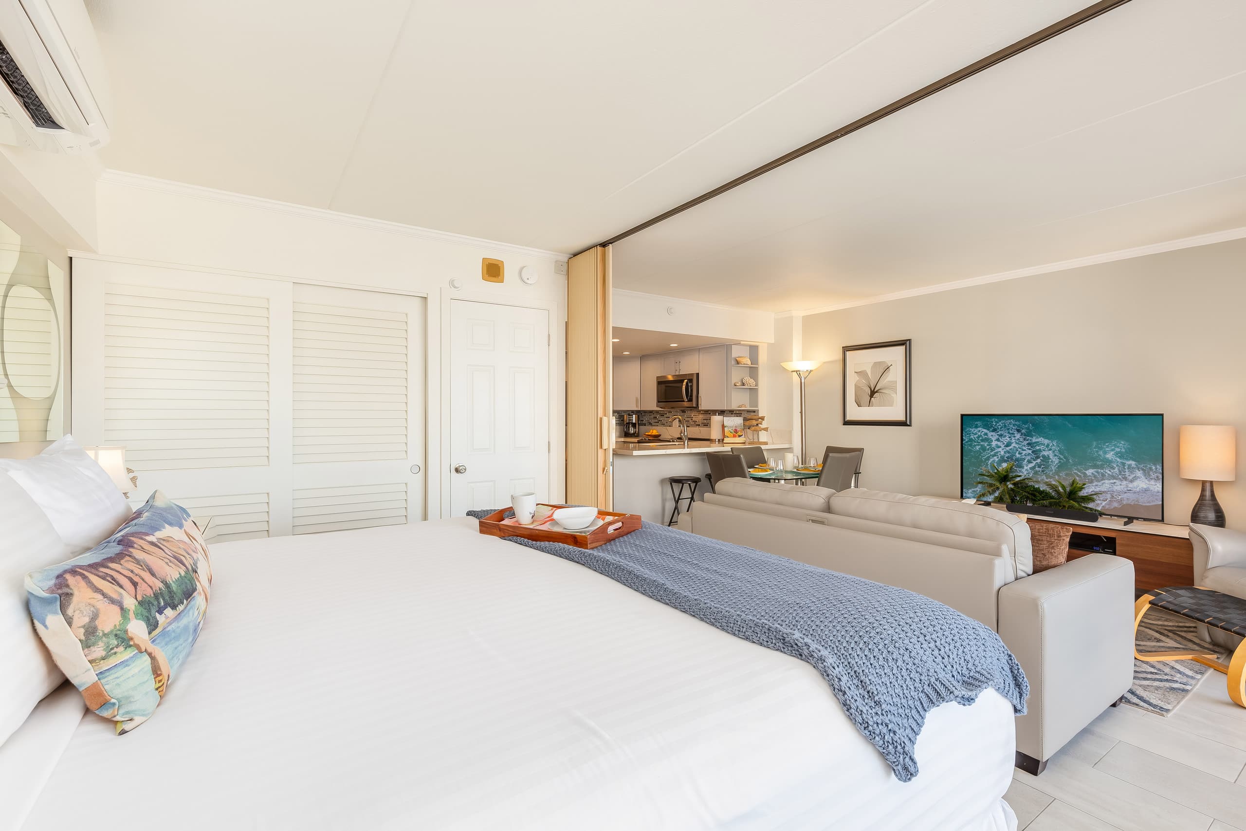 Ocean-Sunset Views at Ilikai Hotel Couples Getaway - Image 16