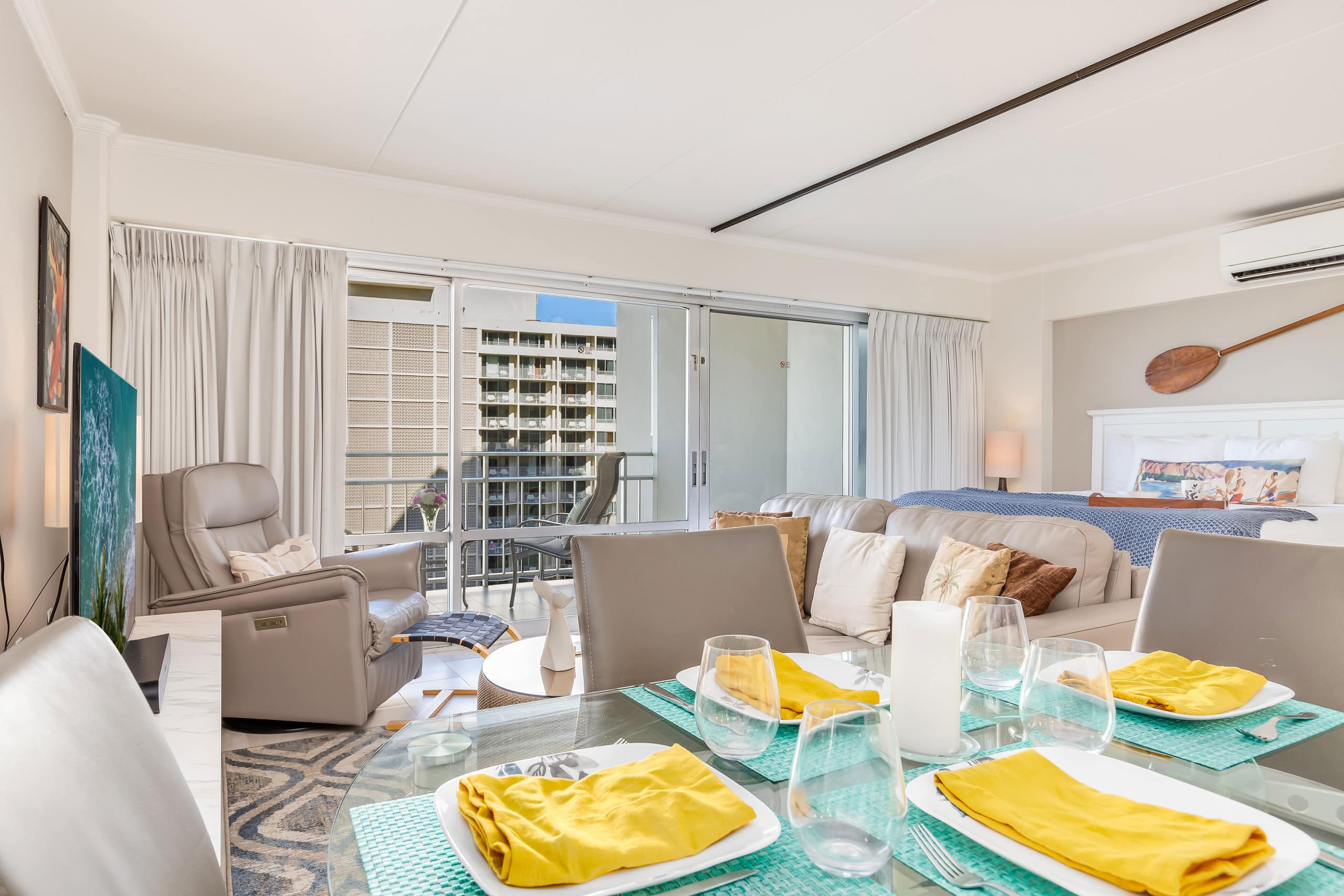 Ocean-Sunset Views at Ilikai Hotel Couples Getaway - Image 9
